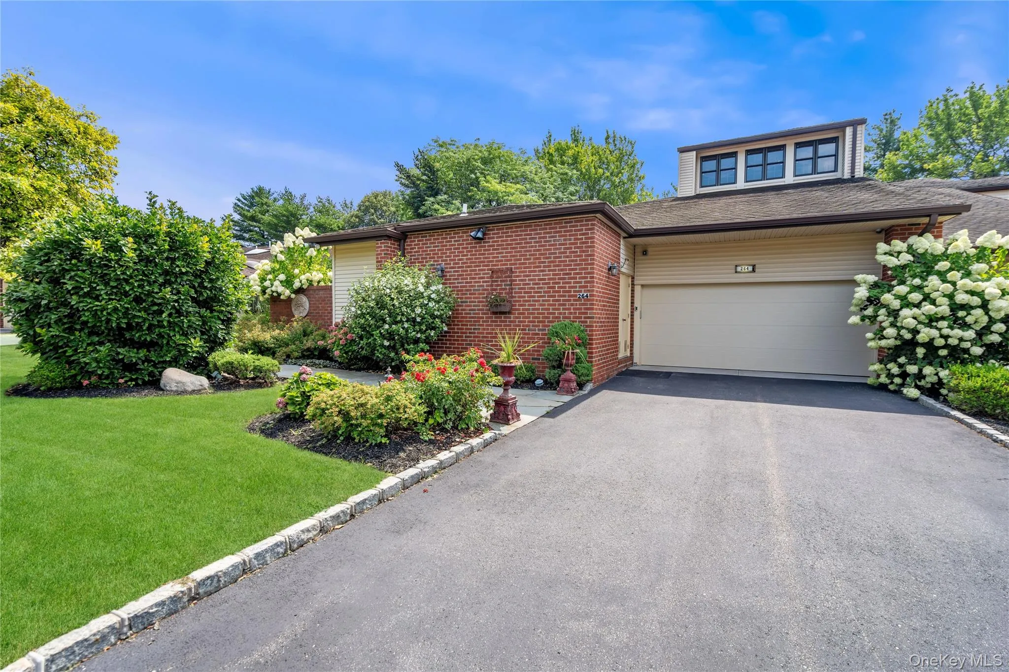 264 Sparrow Drive, North Hempstead, NY, 3 Bedrooms Bedrooms, 9 Rooms Rooms,3 BathroomsBathrooms,Residential,For Rent,Sparrow,0,1037347 264 Sparrow Drive, North Hempstead, NY, 3 Bedrooms Bedrooms, 9 Rooms Rooms,3 BathroomsBathrooms,Residential,For Rent,Sparrow,0,1037347