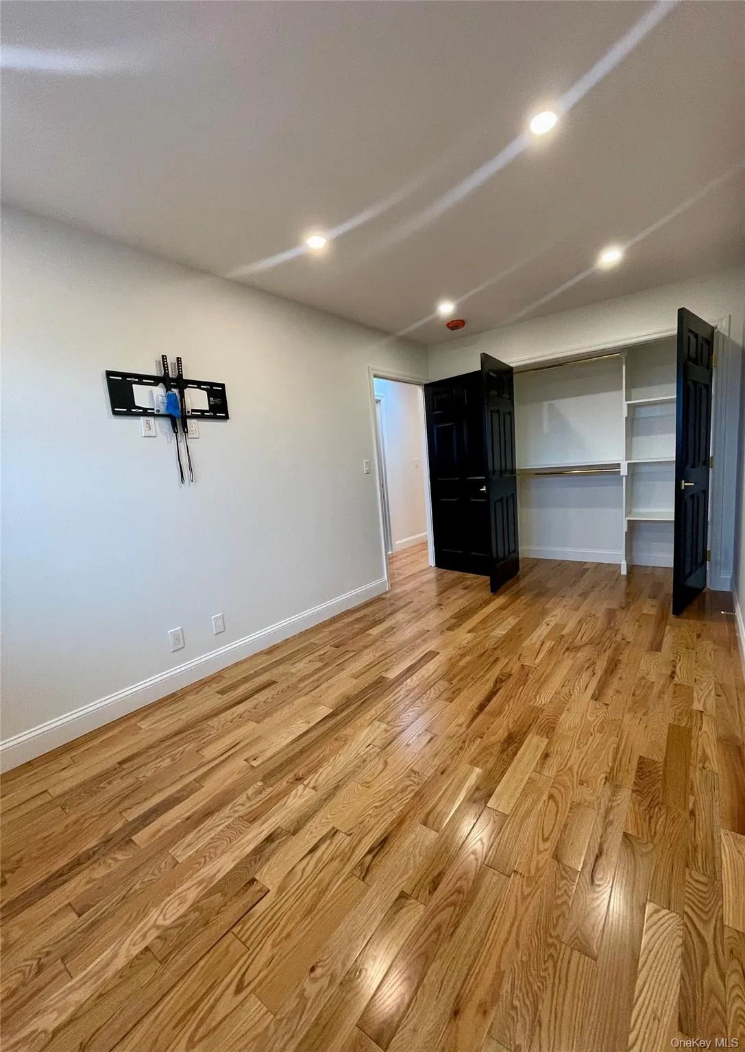 1045 Revere Avenue, New York, NY, 3 Bedrooms Bedrooms, 5 Rooms Rooms,1 BathroomBathrooms,Residential Lease,For Rent,Revere,0,1037353 1045 Revere Avenue, New York, NY, 3 Bedrooms Bedrooms, 5 Rooms Rooms,1 BathroomBathrooms,Residential Lease,For Rent,Revere,0,1037353