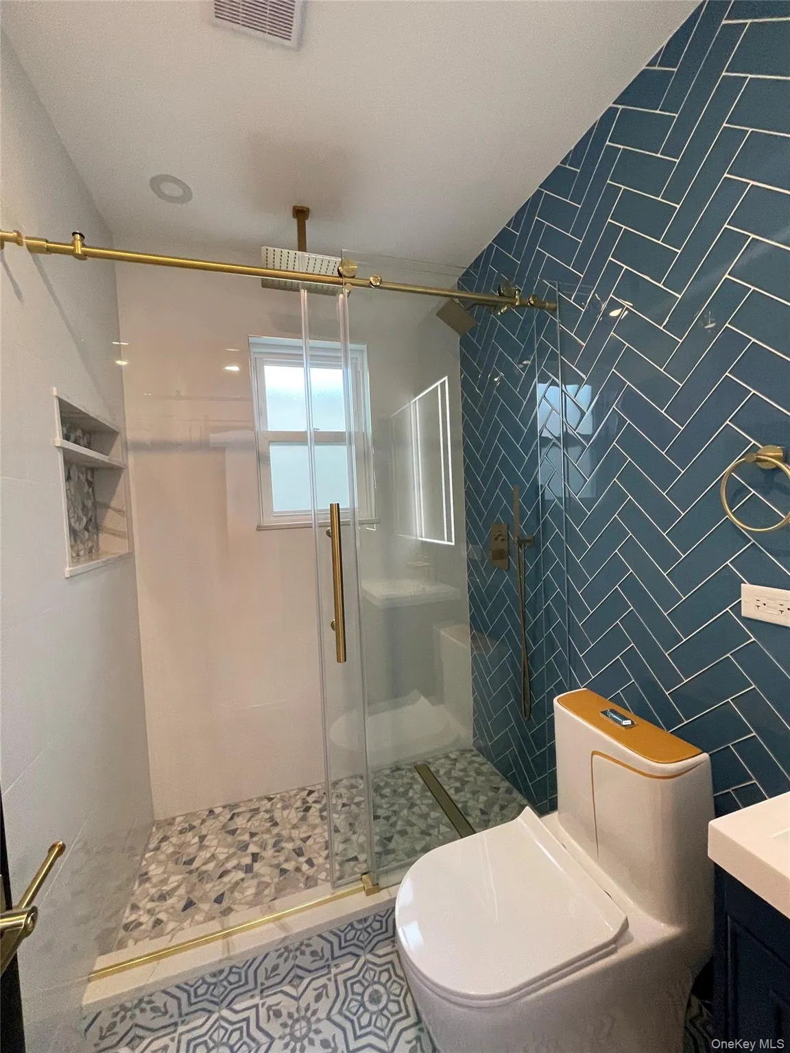 1045 Revere Avenue, New York, NY, 3 Bedrooms Bedrooms, 5 Rooms Rooms,1 BathroomBathrooms,Residential Lease,For Rent,Revere,0,1037353 1045 Revere Avenue, New York, NY, 3 Bedrooms Bedrooms, 5 Rooms Rooms,1 BathroomBathrooms,Residential Lease,For Rent,Revere,0,1037353