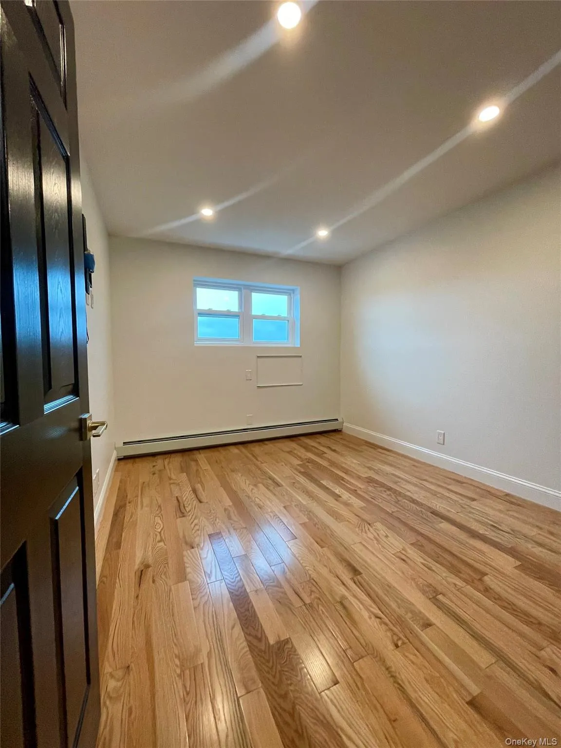 1045 Revere Avenue, New York, NY, 3 Bedrooms Bedrooms, 5 Rooms Rooms,1 BathroomBathrooms,Residential Lease,For Rent,Revere,0,1037353 1045 Revere Avenue, New York, NY, 3 Bedrooms Bedrooms, 5 Rooms Rooms,1 BathroomBathrooms,Residential Lease,For Rent,Revere,0,1037353