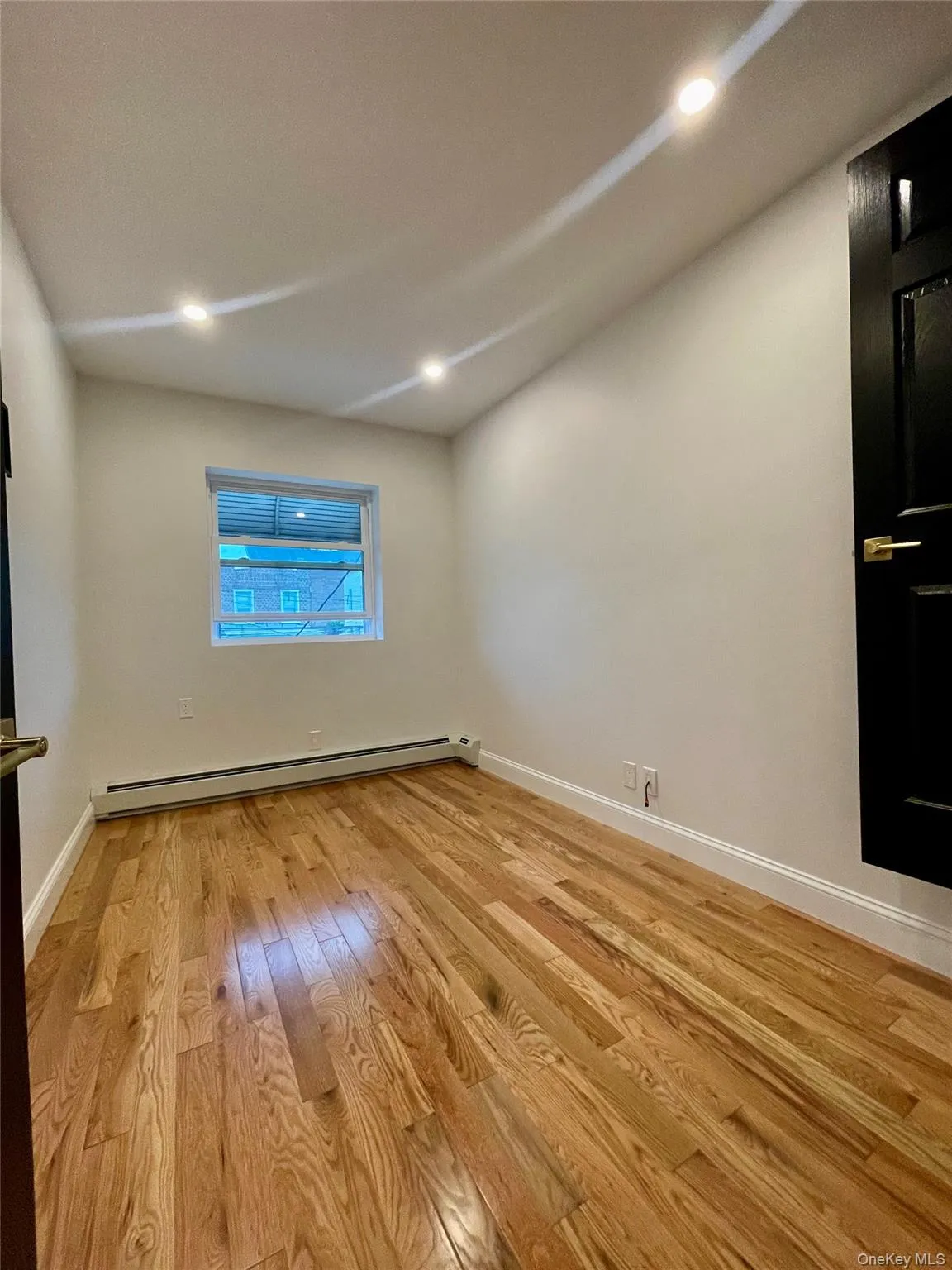1045 Revere Avenue, New York, NY, 3 Bedrooms Bedrooms, 5 Rooms Rooms,1 BathroomBathrooms,Residential Lease,For Rent,Revere,0,1037353 1045 Revere Avenue, New York, NY, 3 Bedrooms Bedrooms, 5 Rooms Rooms,1 BathroomBathrooms,Residential Lease,For Rent,Revere,0,1037353