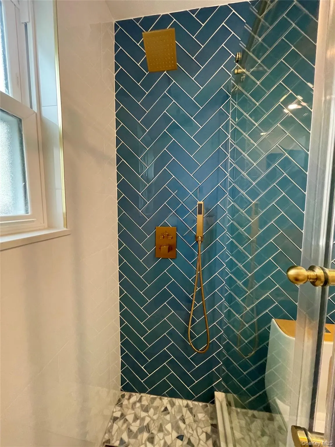 1045 Revere Avenue, New York, NY, 3 Bedrooms Bedrooms, 5 Rooms Rooms,1 BathroomBathrooms,Residential Lease,For Rent,Revere,0,1037353 1045 Revere Avenue, New York, NY, 3 Bedrooms Bedrooms, 5 Rooms Rooms,1 BathroomBathrooms,Residential Lease,For Rent,Revere,0,1037353