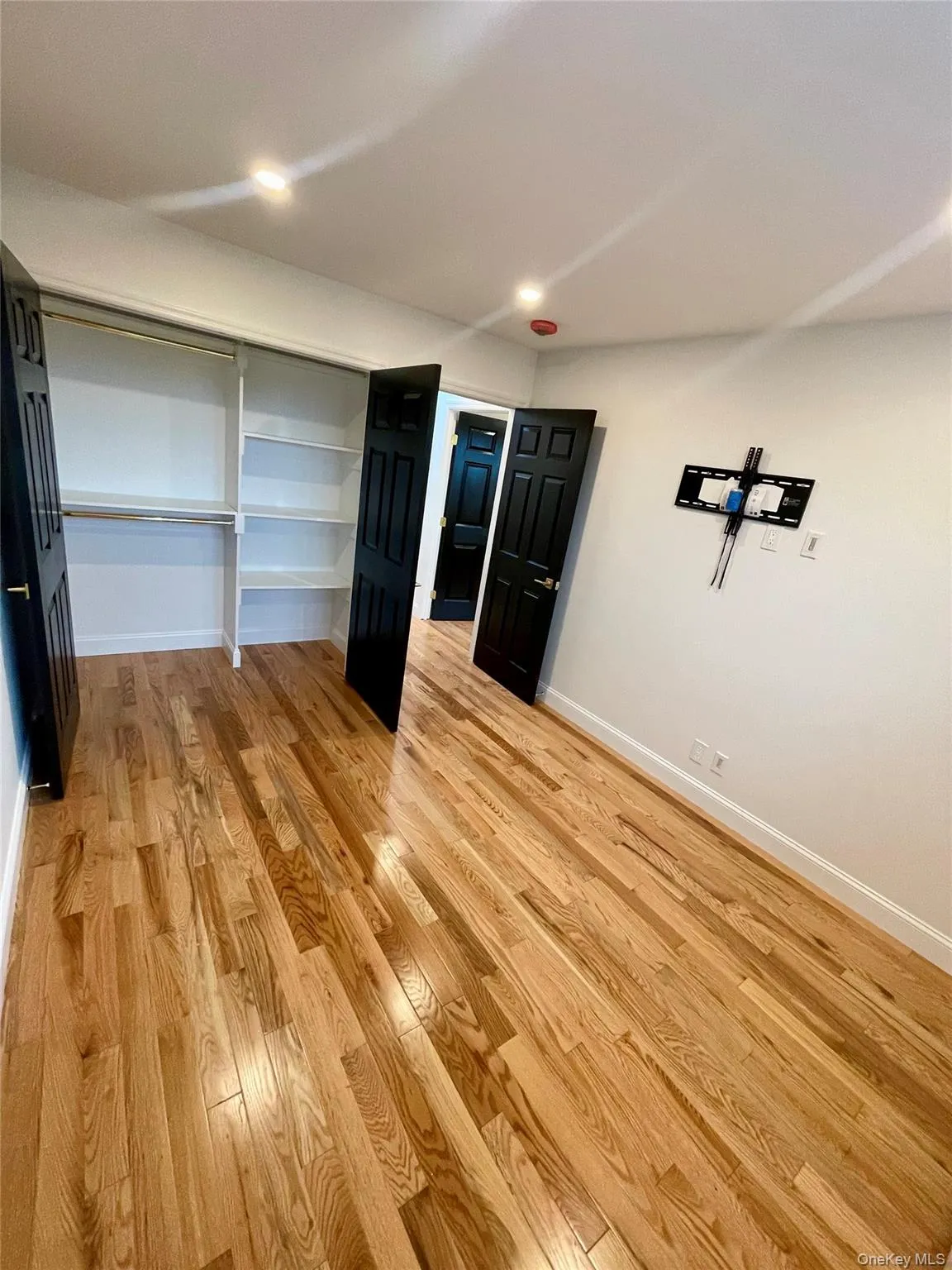 1045 Revere Avenue, New York, NY, 3 Bedrooms Bedrooms, 5 Rooms Rooms,1 BathroomBathrooms,Residential Lease,For Rent,Revere,0,1037353 1045 Revere Avenue, New York, NY, 3 Bedrooms Bedrooms, 5 Rooms Rooms,1 BathroomBathrooms,Residential Lease,For Rent,Revere,0,1037353