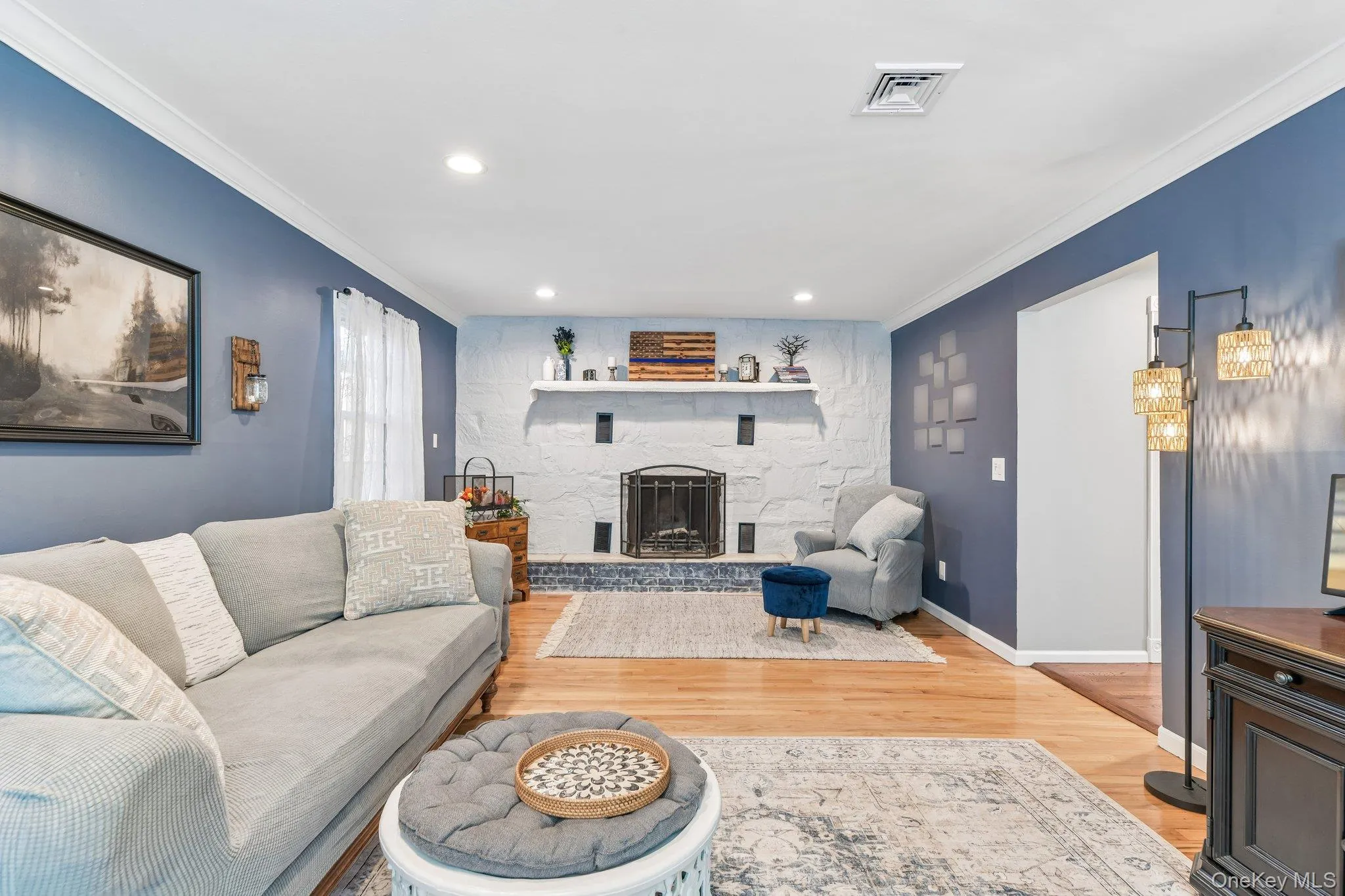 Living room with hardwood floorings Living room with hardwood floorings