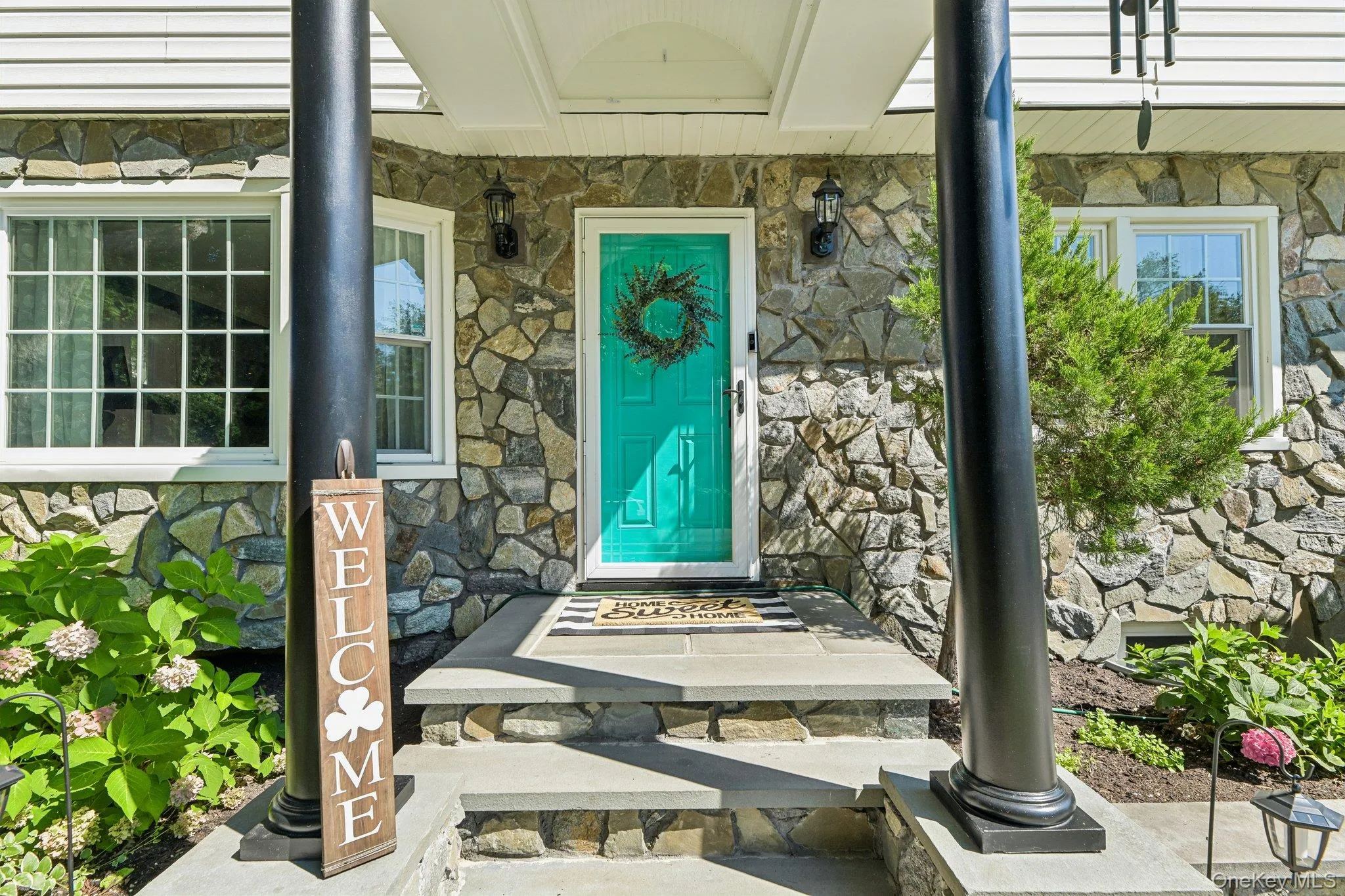 Inviting front entry way Inviting front entry way