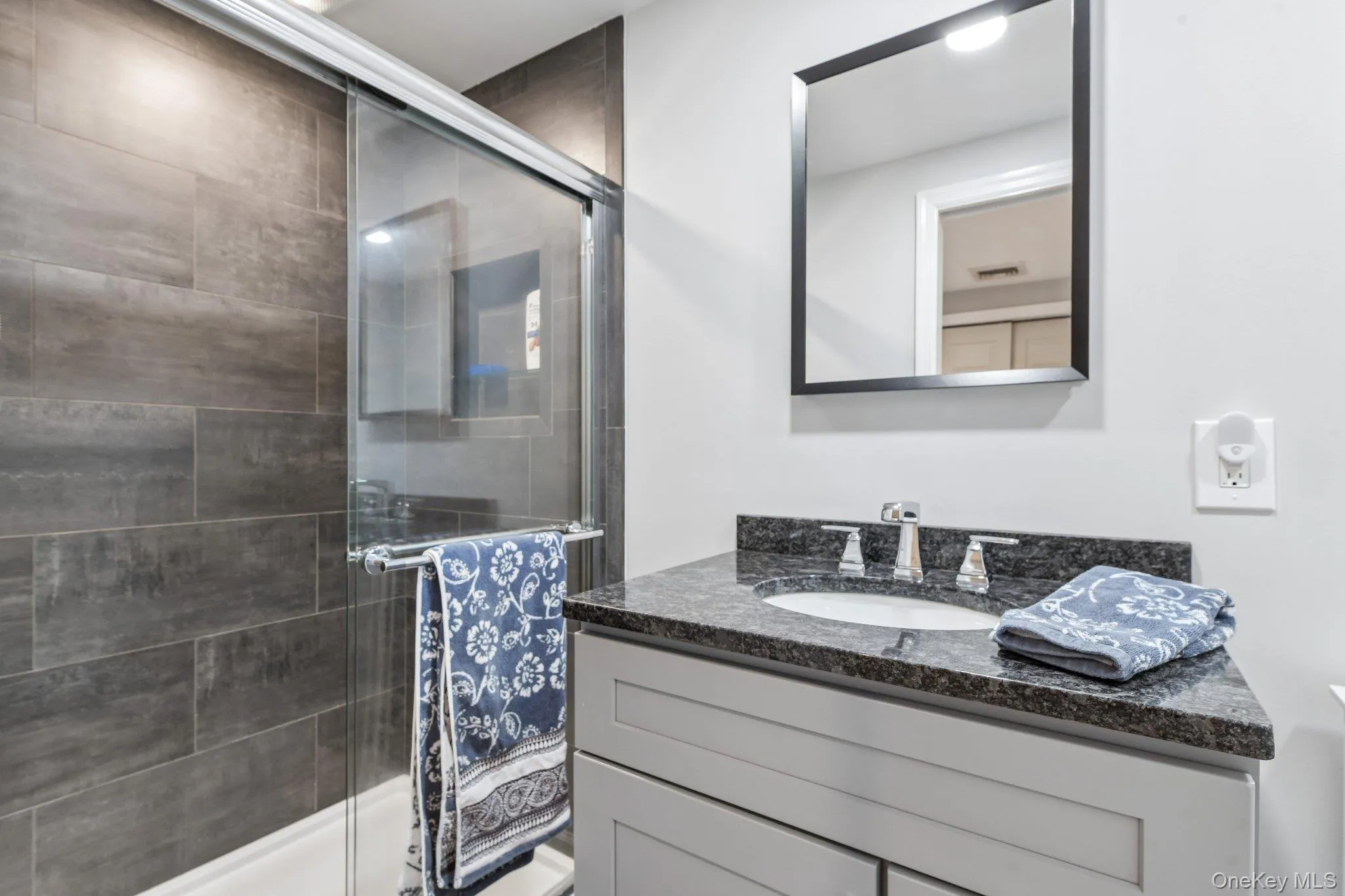 Bathroom (2024 remodeled) Bathroom (2024 remodeled)