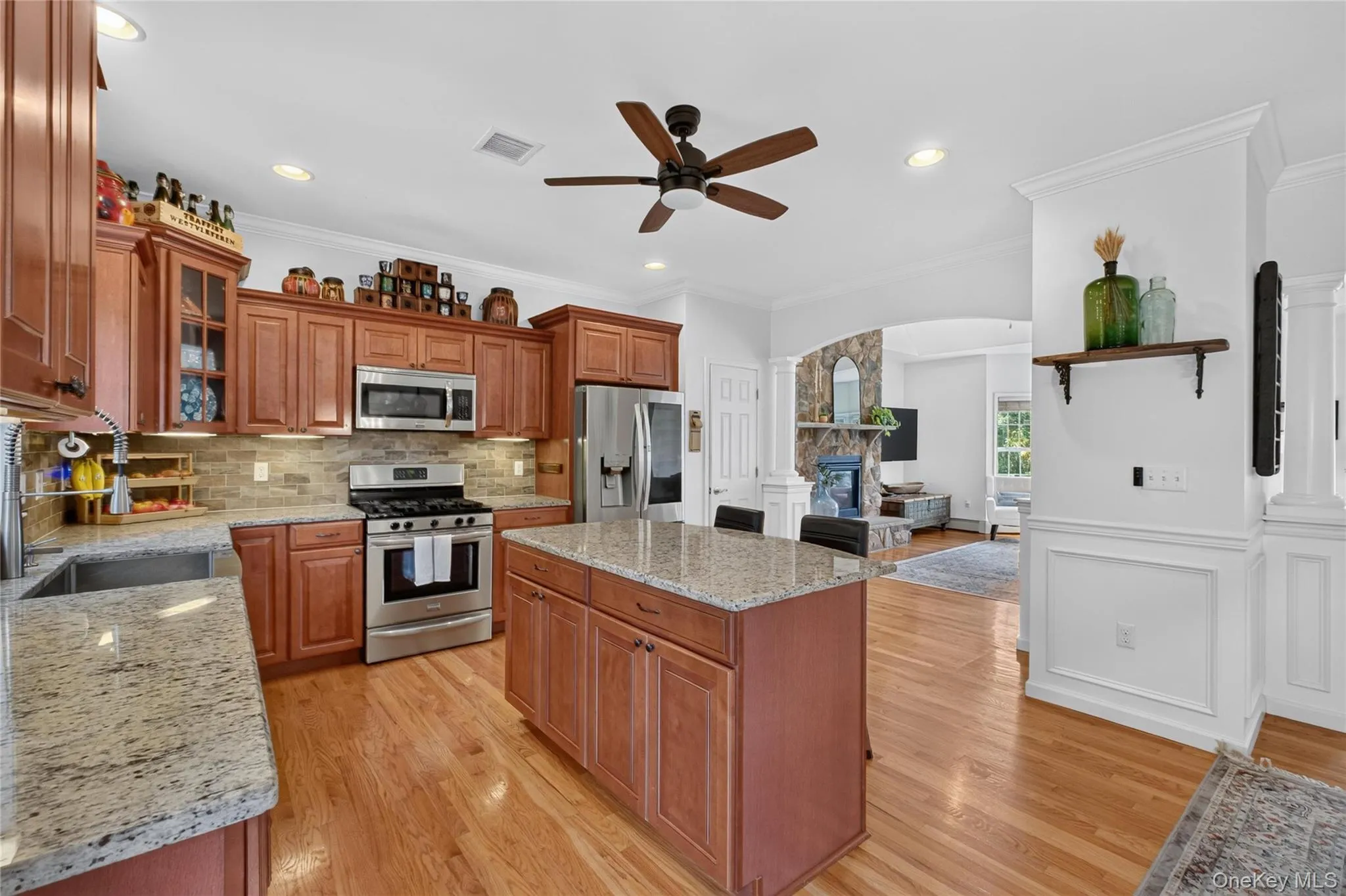 Kitchen with island Kitchen with island