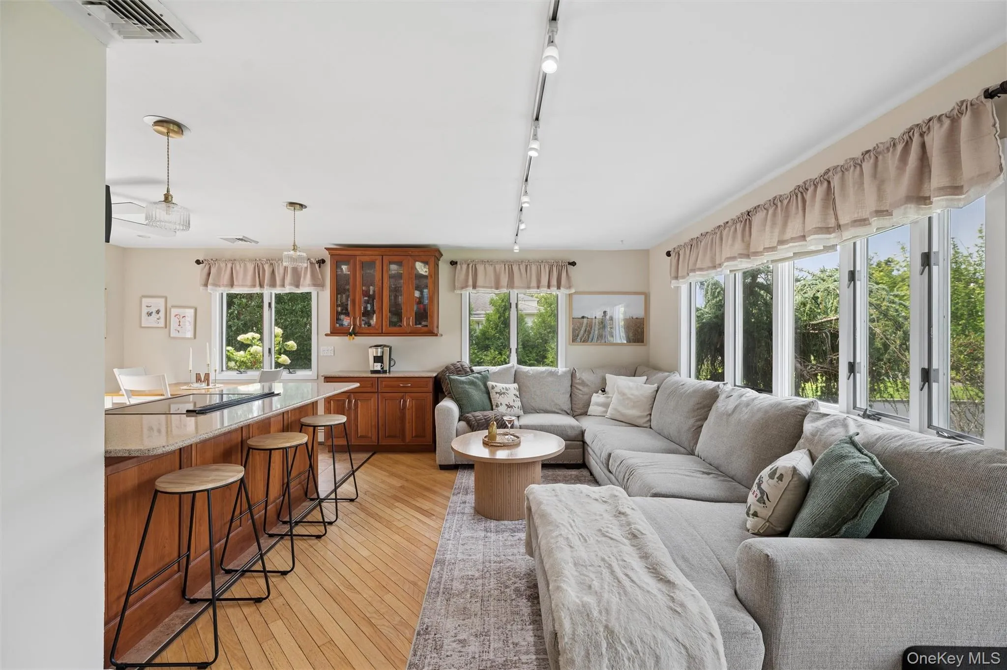 11 Bay Street, Brookhaven, NY, 2 Bedrooms Bedrooms, 4 Rooms Rooms,1 BathroomBathrooms,Residential,For Rent,Bay,0,1037378 11 Bay Street, Brookhaven, NY, 2 Bedrooms Bedrooms, 4 Rooms Rooms,1 BathroomBathrooms,Residential,For Rent,Bay,0,1037378