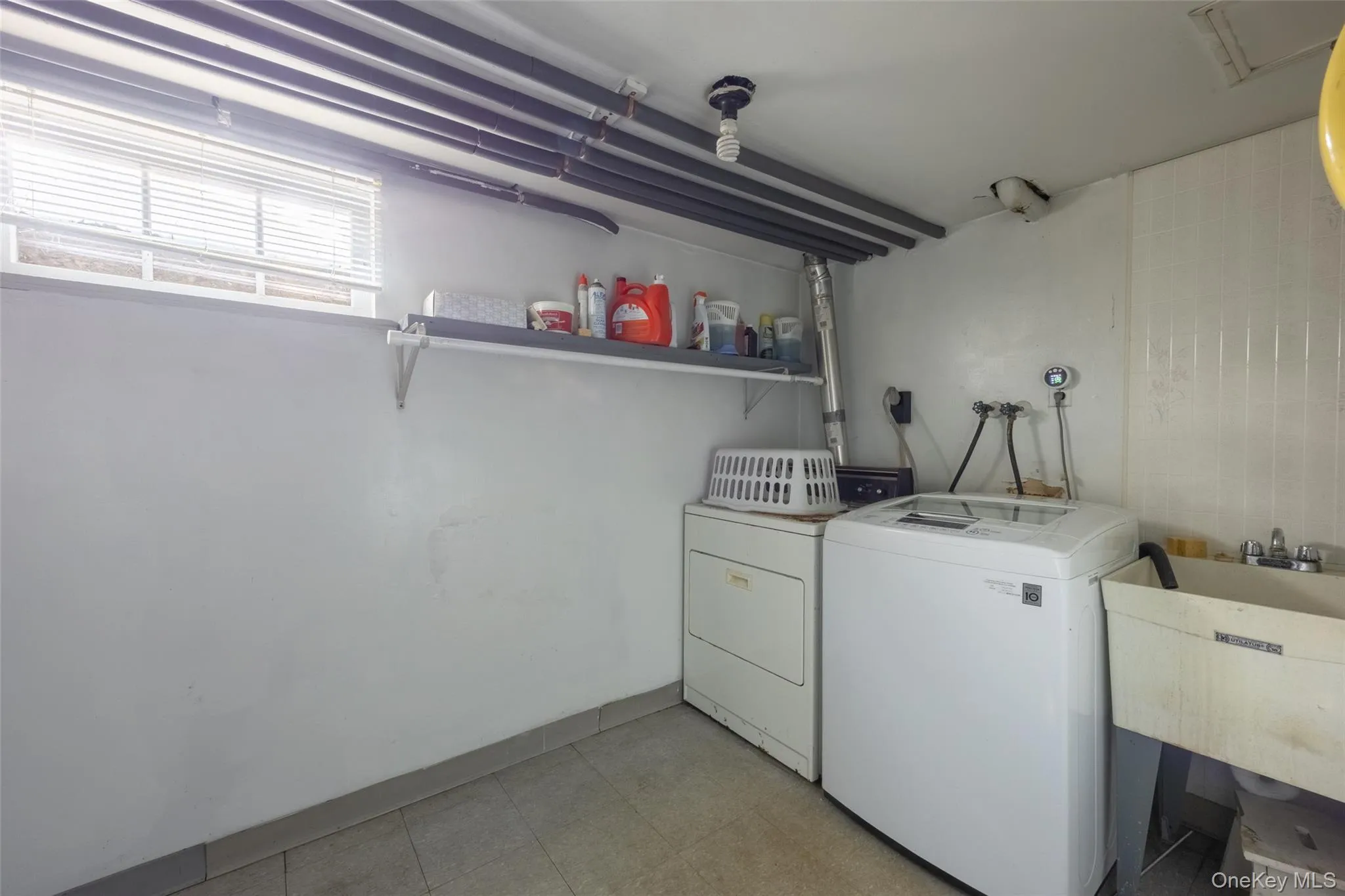 2 Erita Lane, Smithtown, NY, 3 Bedrooms Bedrooms, 7 Rooms Rooms,3 BathroomsBathrooms,Residential,For Rent,Erita,0,1037385 2 Erita Lane, Smithtown, NY, 3 Bedrooms Bedrooms, 7 Rooms Rooms,3 BathroomsBathrooms,Residential,For Rent,Erita,0,1037385