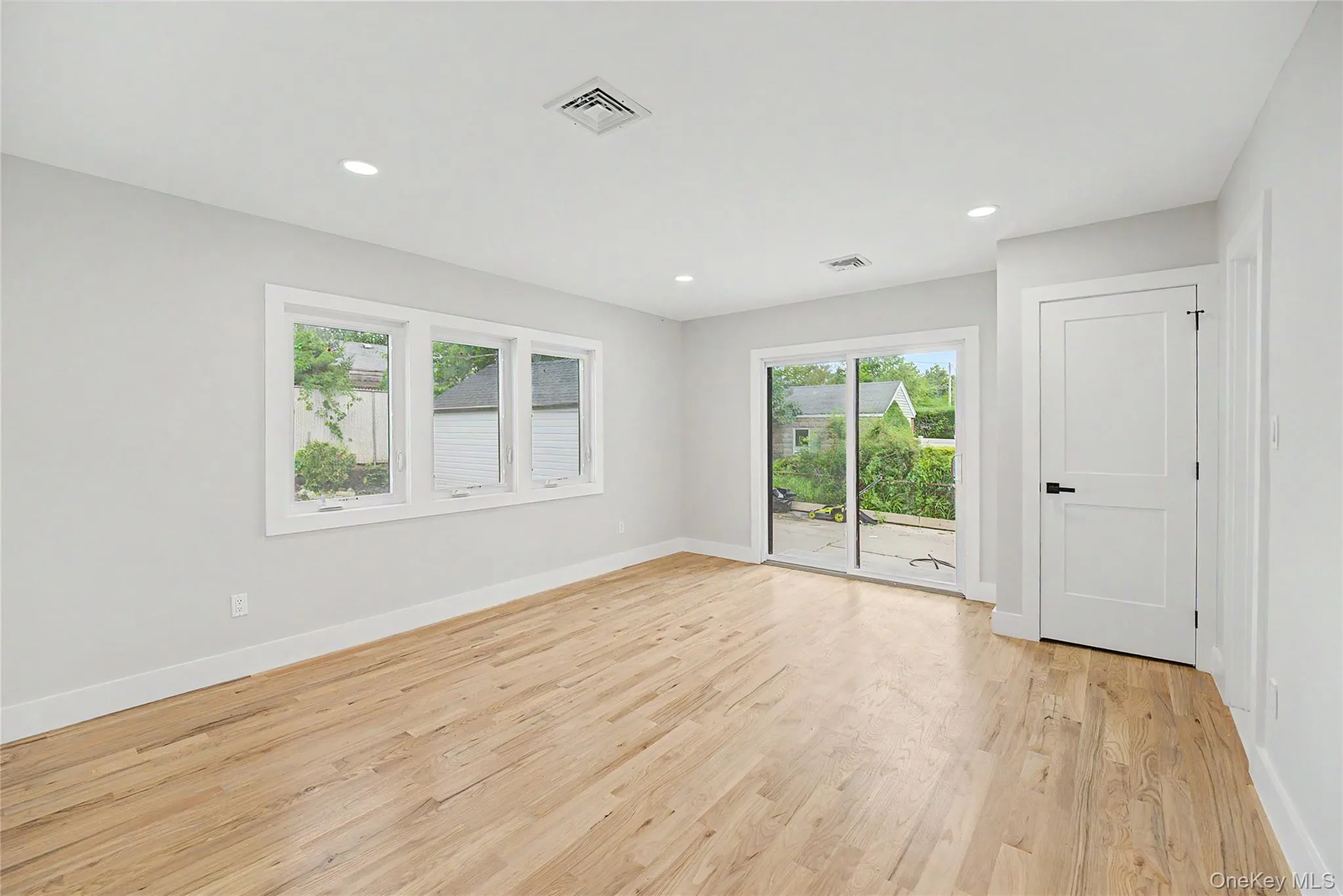 105 Moore Street, Hempstead, NY, 5 Bedrooms Bedrooms, 7 Rooms Rooms,3 BathroomsBathrooms,Residential,For Rent,Moore,0,1037390 105 Moore Street, Hempstead, NY, 5 Bedrooms Bedrooms, 7 Rooms Rooms,3 BathroomsBathrooms,Residential,For Rent,Moore,0,1037390