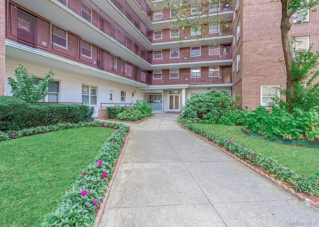 98-20 62nd Drive, New York, NY, 2 Rooms Rooms,1 BathroomBathrooms,Residential Lease,For Rent,62nd,0,1037395 98-20 62nd Drive, New York, NY, 2 Rooms Rooms,1 BathroomBathrooms,Residential Lease,For Rent,62nd,0,1037395