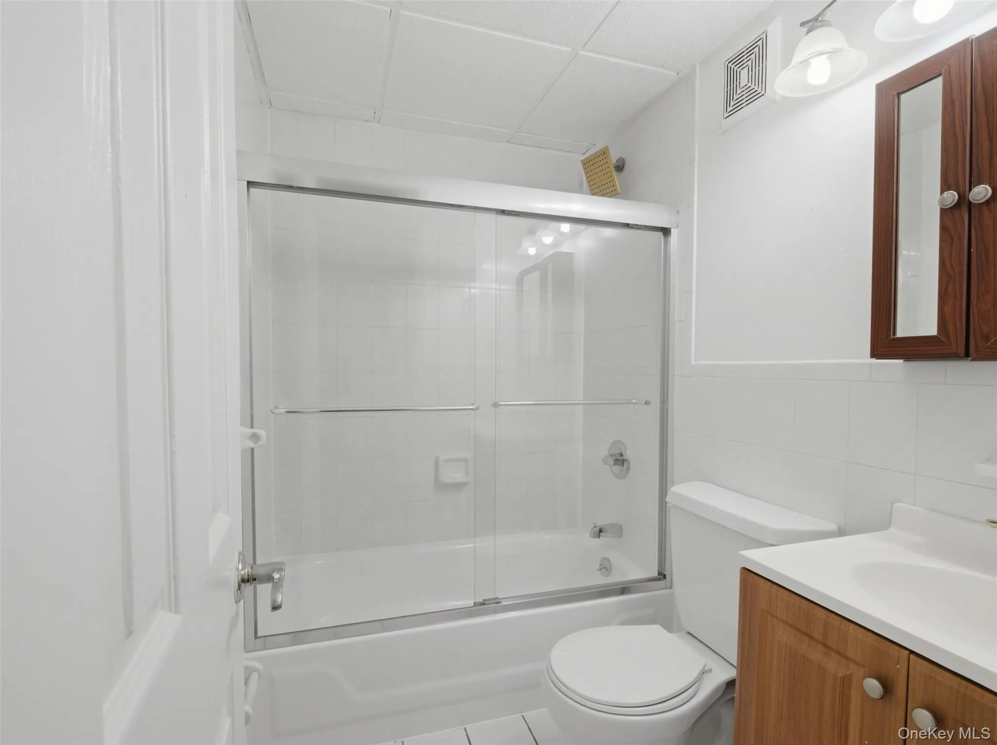 full bathroom full bathroom