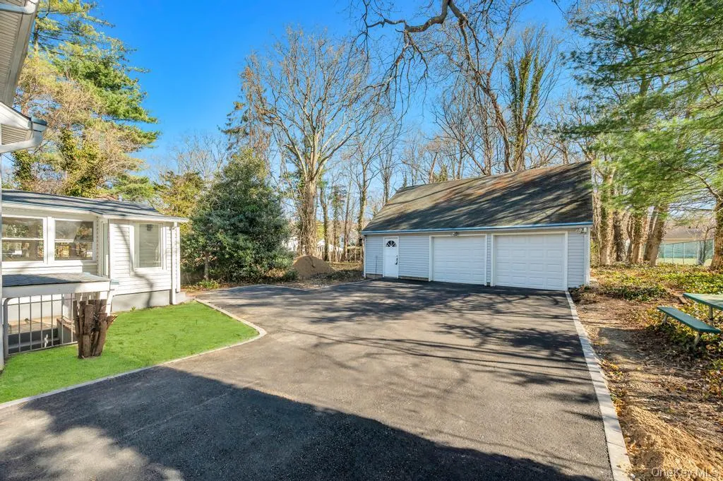 624 Townline Road, Smithtown, NY, 6 Bedrooms Bedrooms, 12 Rooms Rooms,3 BathroomsBathrooms,Residential,For Rent,Townline,0,1037399 624 Townline Road, Smithtown, NY, 6 Bedrooms Bedrooms, 12 Rooms Rooms,3 BathroomsBathrooms,Residential,For Rent,Townline,0,1037399