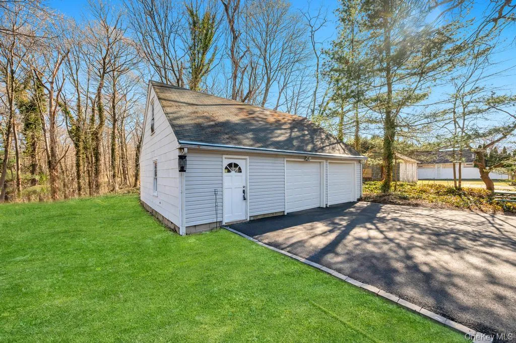 624 Townline Road, Smithtown, NY, 6 Bedrooms Bedrooms, 12 Rooms Rooms,3 BathroomsBathrooms,Residential,For Rent,Townline,0,1037399 624 Townline Road, Smithtown, NY, 6 Bedrooms Bedrooms, 12 Rooms Rooms,3 BathroomsBathrooms,Residential,For Rent,Townline,0,1037399
