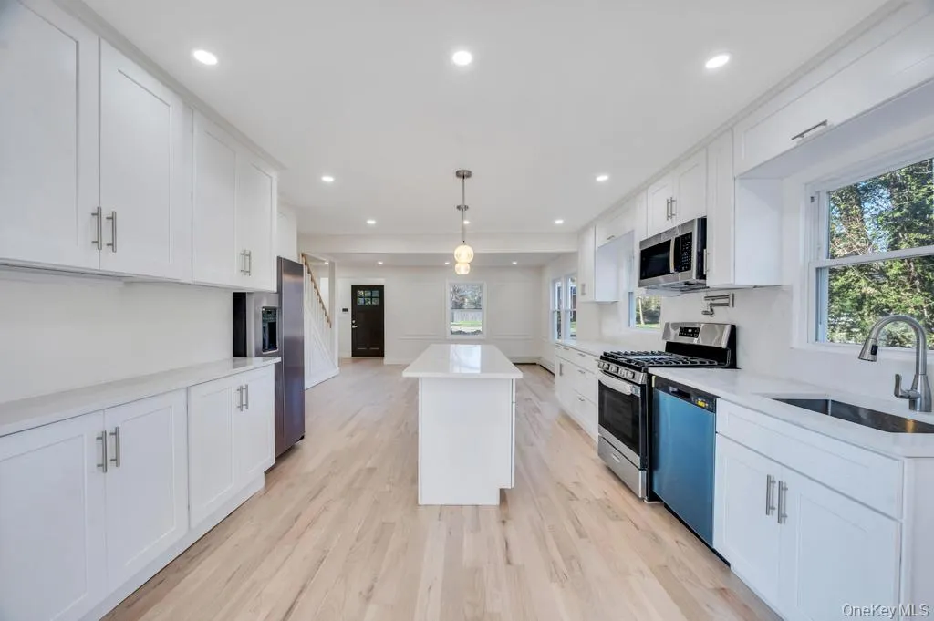 624 Townline Road, Smithtown, NY, 6 Bedrooms Bedrooms, 12 Rooms Rooms,3 BathroomsBathrooms,Residential,For Rent,Townline,0,1037399 624 Townline Road, Smithtown, NY, 6 Bedrooms Bedrooms, 12 Rooms Rooms,3 BathroomsBathrooms,Residential,For Rent,Townline,0,1037399
