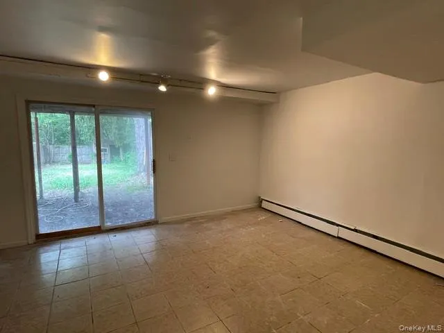 21 Black Stallion Court, Middletown, NY, 3 Bedrooms Bedrooms, 7 Rooms Rooms,1 BathroomBathrooms,Residential,For Rent,Black Stallion,0,1037400 21 Black Stallion Court, Middletown, NY, 3 Bedrooms Bedrooms, 7 Rooms Rooms,1 BathroomBathrooms,Residential,For Rent,Black Stallion,0,1037400