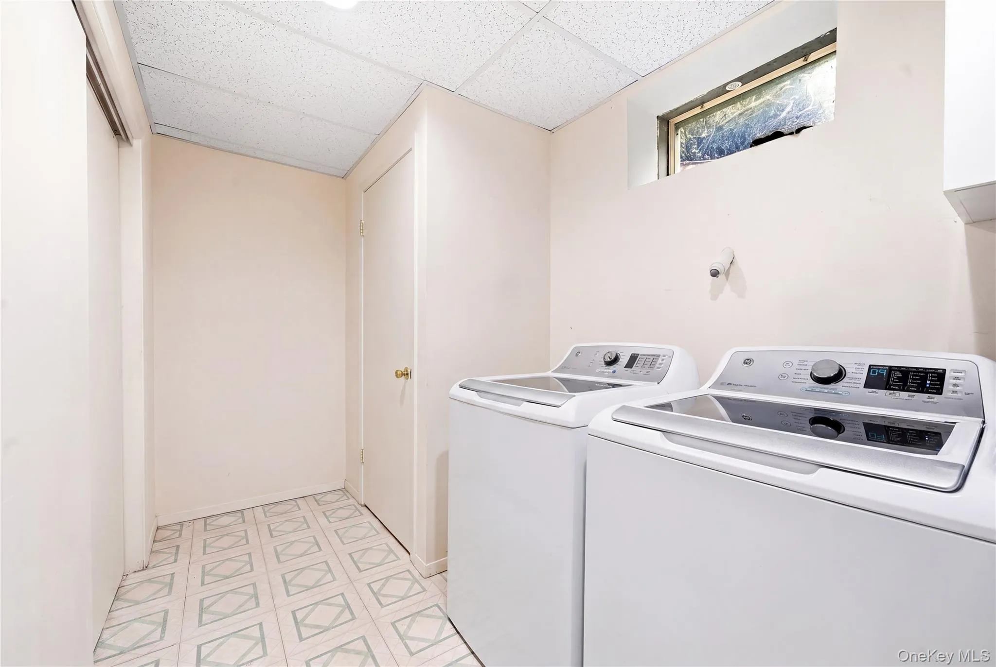 71 Triangle Lane, Riverhead, NY, 3 Bedrooms Bedrooms, 6 Rooms Rooms,2 BathroomsBathrooms,Residential,For Rent,Triangle,0,1037404 71 Triangle Lane, Riverhead, NY, 3 Bedrooms Bedrooms, 6 Rooms Rooms,2 BathroomsBathrooms,Residential,For Rent,Triangle,0,1037404
