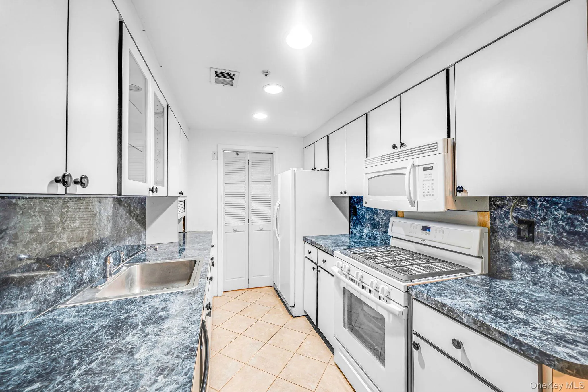 401 Birchwood Road, Brookhaven, NY, 3 Bedrooms Bedrooms, 6 Rooms Rooms,1 BathroomBathrooms,Residential,For Rent,Birchwood,0,1037406 401 Birchwood Road, Brookhaven, NY, 3 Bedrooms Bedrooms, 6 Rooms Rooms,1 BathroomBathrooms,Residential,For Rent,Birchwood,0,1037406