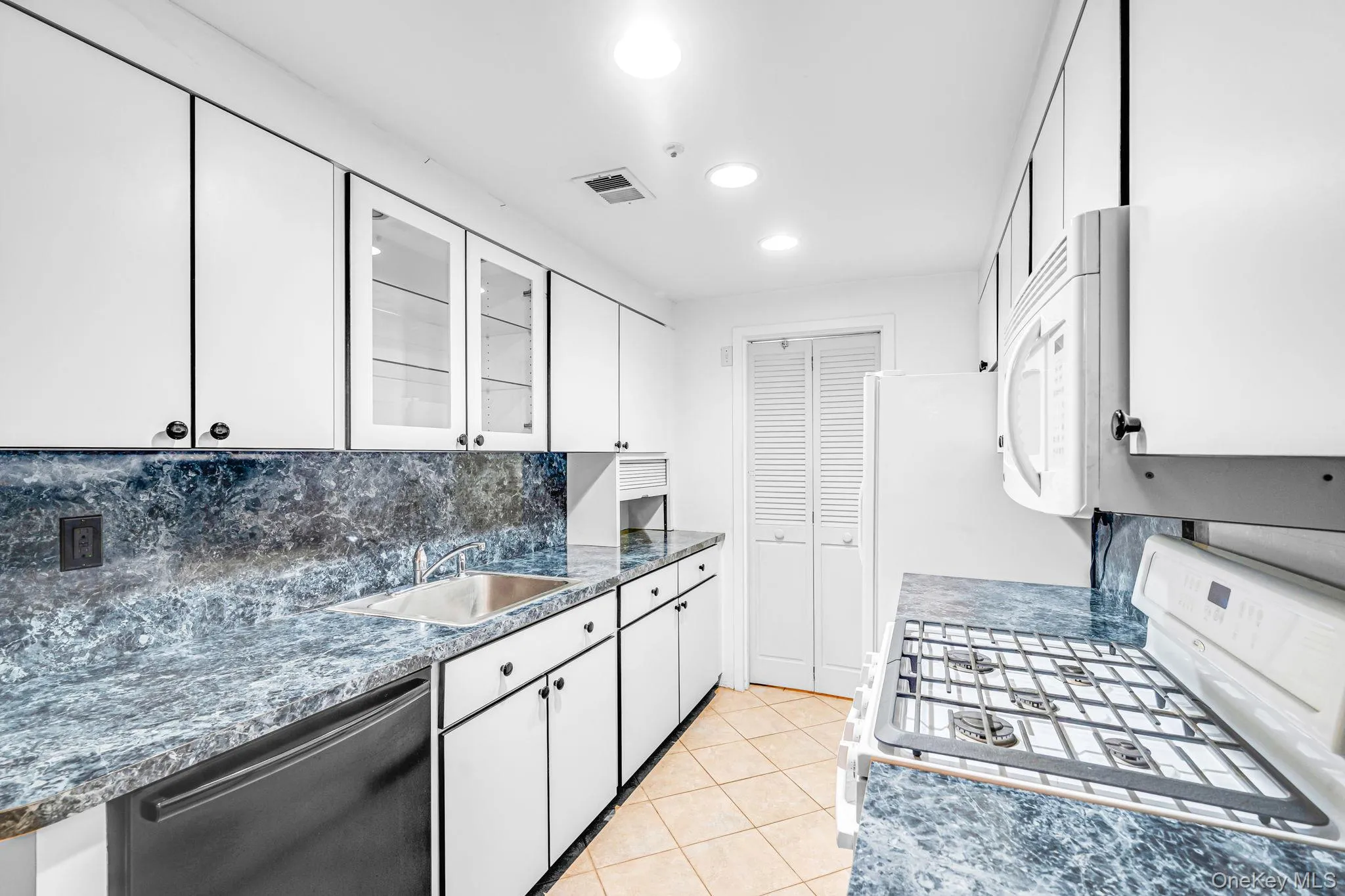 401 Birchwood Road, Brookhaven, NY, 3 Bedrooms Bedrooms, 6 Rooms Rooms,1 BathroomBathrooms,Residential,For Rent,Birchwood,0,1037406 401 Birchwood Road, Brookhaven, NY, 3 Bedrooms Bedrooms, 6 Rooms Rooms,1 BathroomBathrooms,Residential,For Rent,Birchwood,0,1037406
