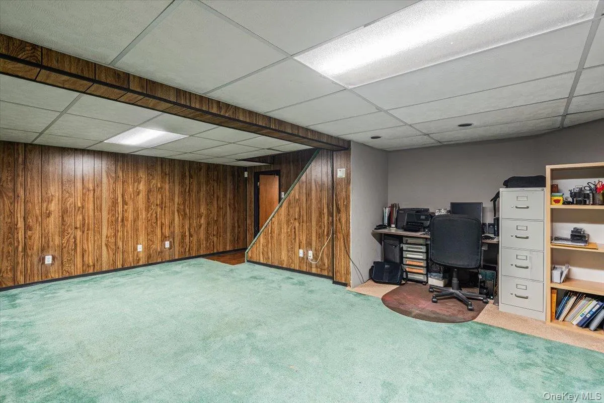 Wood-panel accent wall and drop ceiling with integrated lighting Wood-panel accent wall and drop ceiling with integrated lighting