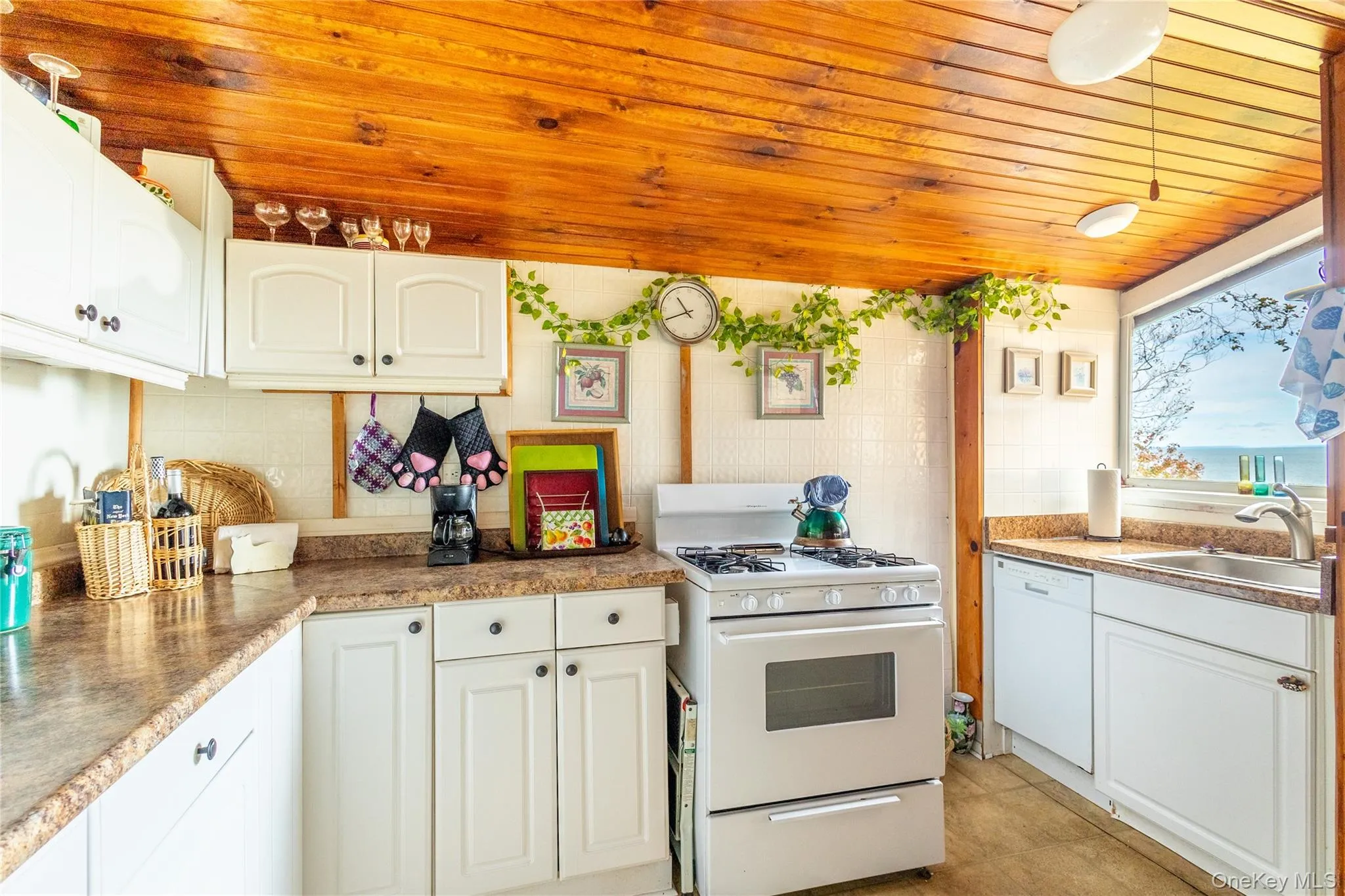 10 Acorn Path, Riverhead, NY, 2 Bedrooms Bedrooms, 4 Rooms Rooms,2 BathroomsBathrooms,Residential,For Rent,Acorn,0,1037418 10 Acorn Path, Riverhead, NY, 2 Bedrooms Bedrooms, 4 Rooms Rooms,2 BathroomsBathrooms,Residential,For Rent,Acorn,0,1037418