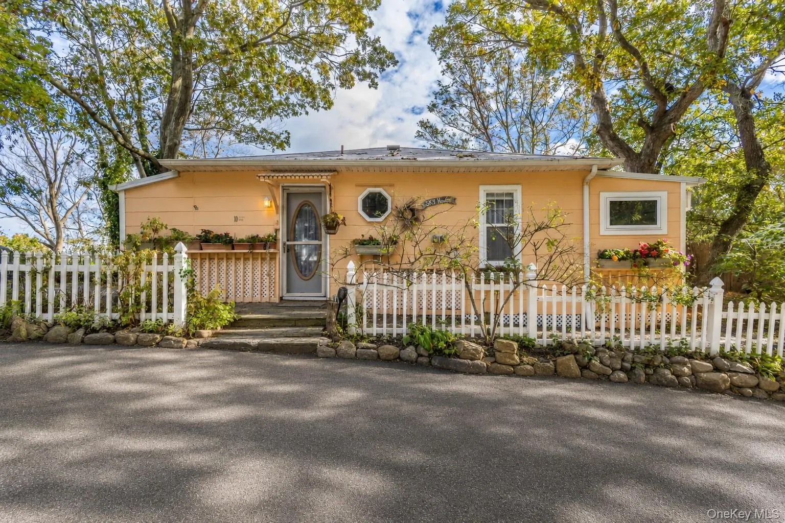 10 Acorn Path, Riverhead, NY, 2 Bedrooms Bedrooms, 4 Rooms Rooms,2 BathroomsBathrooms,Residential,For Rent,Acorn,0,1037418 10 Acorn Path, Riverhead, NY, 2 Bedrooms Bedrooms, 4 Rooms Rooms,2 BathroomsBathrooms,Residential,For Rent,Acorn,0,1037418