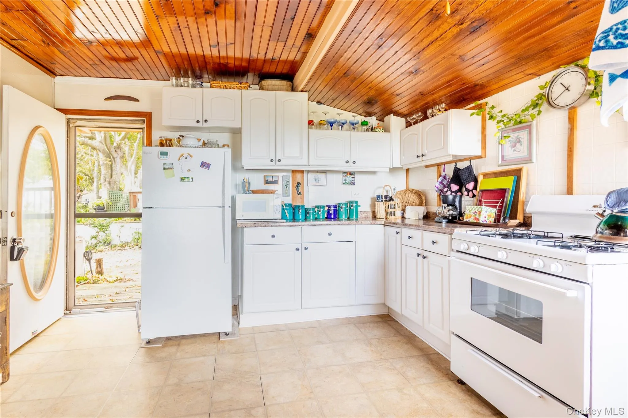 10 Acorn Path, Riverhead, NY, 2 Bedrooms Bedrooms, 4 Rooms Rooms,2 BathroomsBathrooms,Residential,For Rent,Acorn,0,1037418 10 Acorn Path, Riverhead, NY, 2 Bedrooms Bedrooms, 4 Rooms Rooms,2 BathroomsBathrooms,Residential,For Rent,Acorn,0,1037418