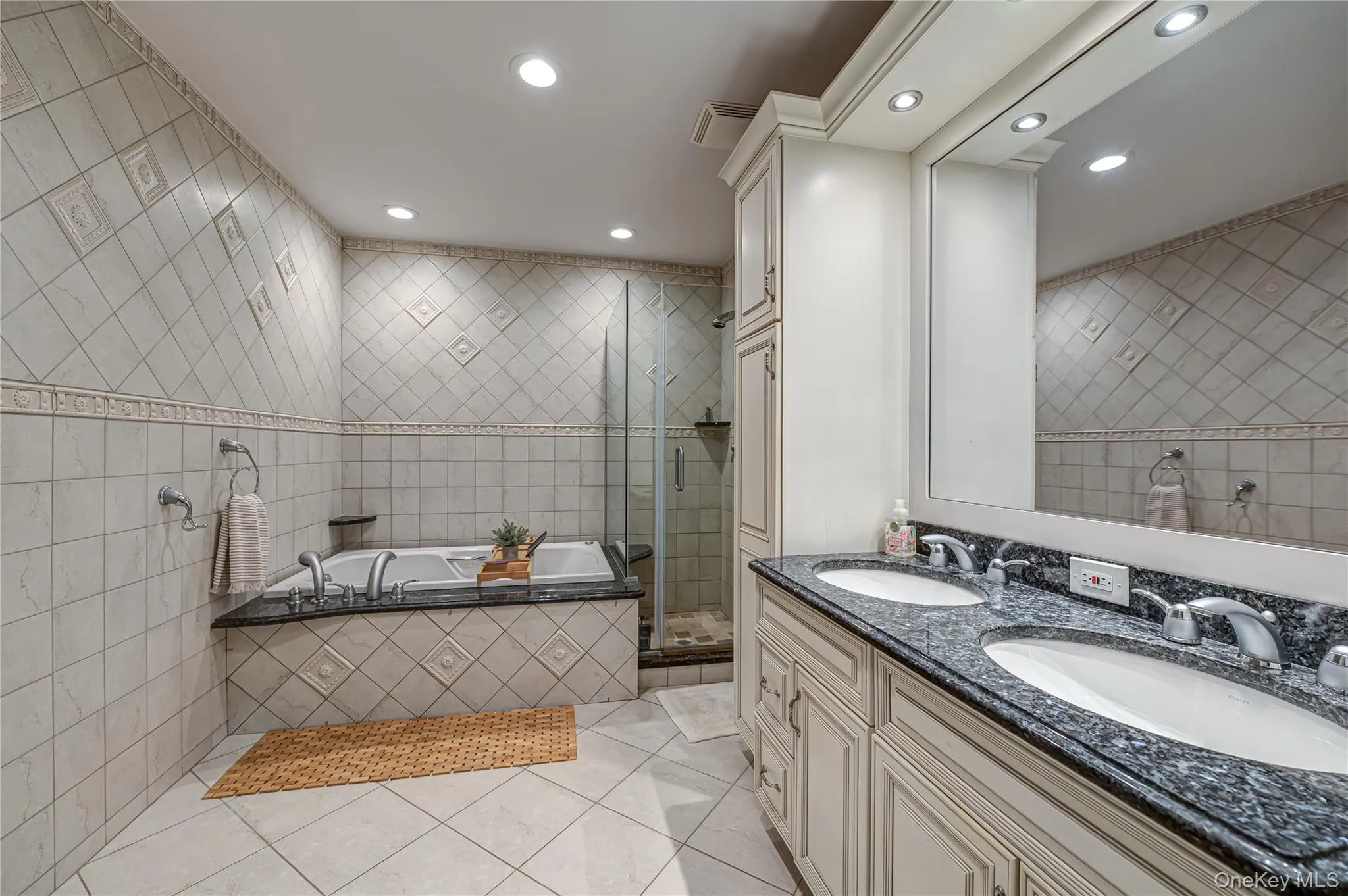 26 The Helm, Islip, NY, 5 Bedrooms Bedrooms, 11 Rooms Rooms,4 BathroomsBathrooms,Residential,For Rent,The Helm,0,1037419 26 The Helm, Islip, NY, 5 Bedrooms Bedrooms, 11 Rooms Rooms,4 BathroomsBathrooms,Residential,For Rent,The Helm,0,1037419