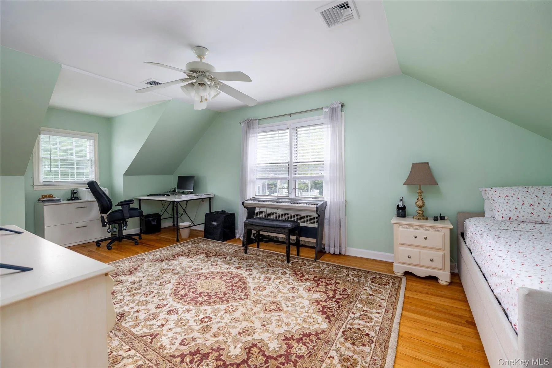 2nd Bedroom 2nd Bedroom