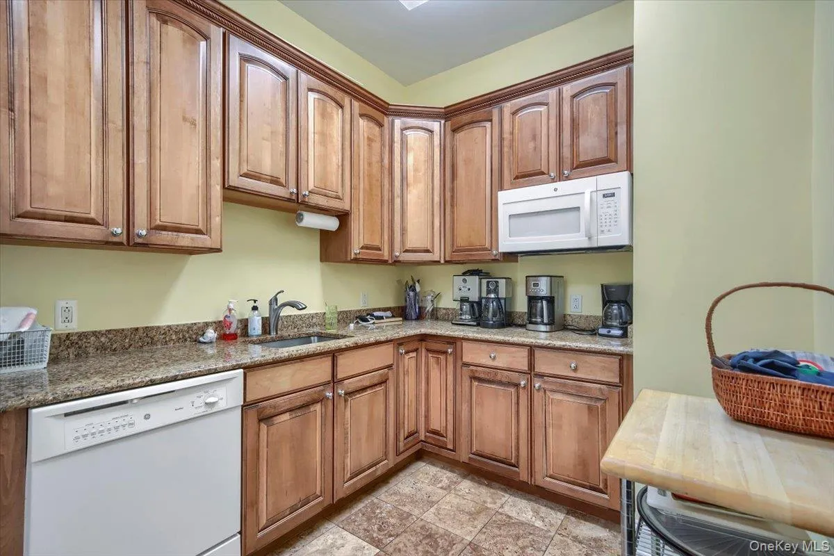 28 De Baun Avenue, Ramapo, NY, 2 Bedrooms Bedrooms, 8 Rooms Rooms,2 BathroomsBathrooms,Residential,For Rent,De Baun,0,1037454 28 De Baun Avenue, Ramapo, NY, 2 Bedrooms Bedrooms, 8 Rooms Rooms,2 BathroomsBathrooms,Residential,For Rent,De Baun,0,1037454
