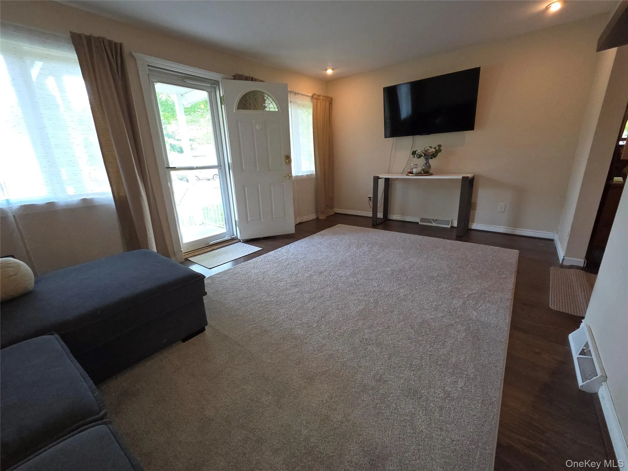33 Elmwood Avenue, Brookhaven, NY, 3 Bedrooms Bedrooms, 7 Rooms Rooms,1 BathroomBathrooms,Residential,For Rent,Elmwood,0,1037464 33 Elmwood Avenue, Brookhaven, NY, 3 Bedrooms Bedrooms, 7 Rooms Rooms,1 BathroomBathrooms,Residential,For Rent,Elmwood,0,1037464