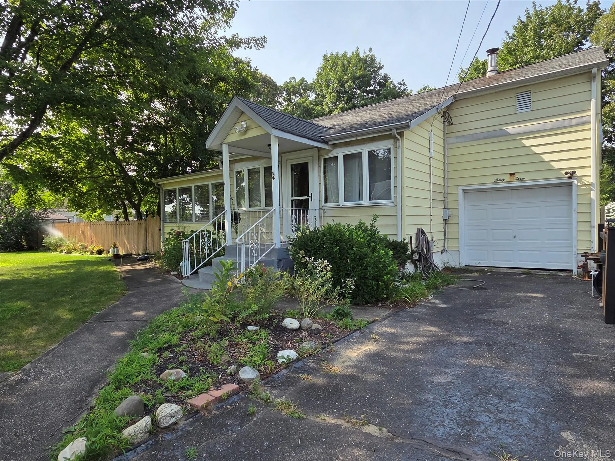 33 Elmwood Avenue, Brookhaven, NY, 3 Bedrooms Bedrooms, 7 Rooms Rooms,1 BathroomBathrooms,Residential,For Rent,Elmwood,0,1037464 33 Elmwood Avenue, Brookhaven, NY, 3 Bedrooms Bedrooms, 7 Rooms Rooms,1 BathroomBathrooms,Residential,For Rent,Elmwood,0,1037464