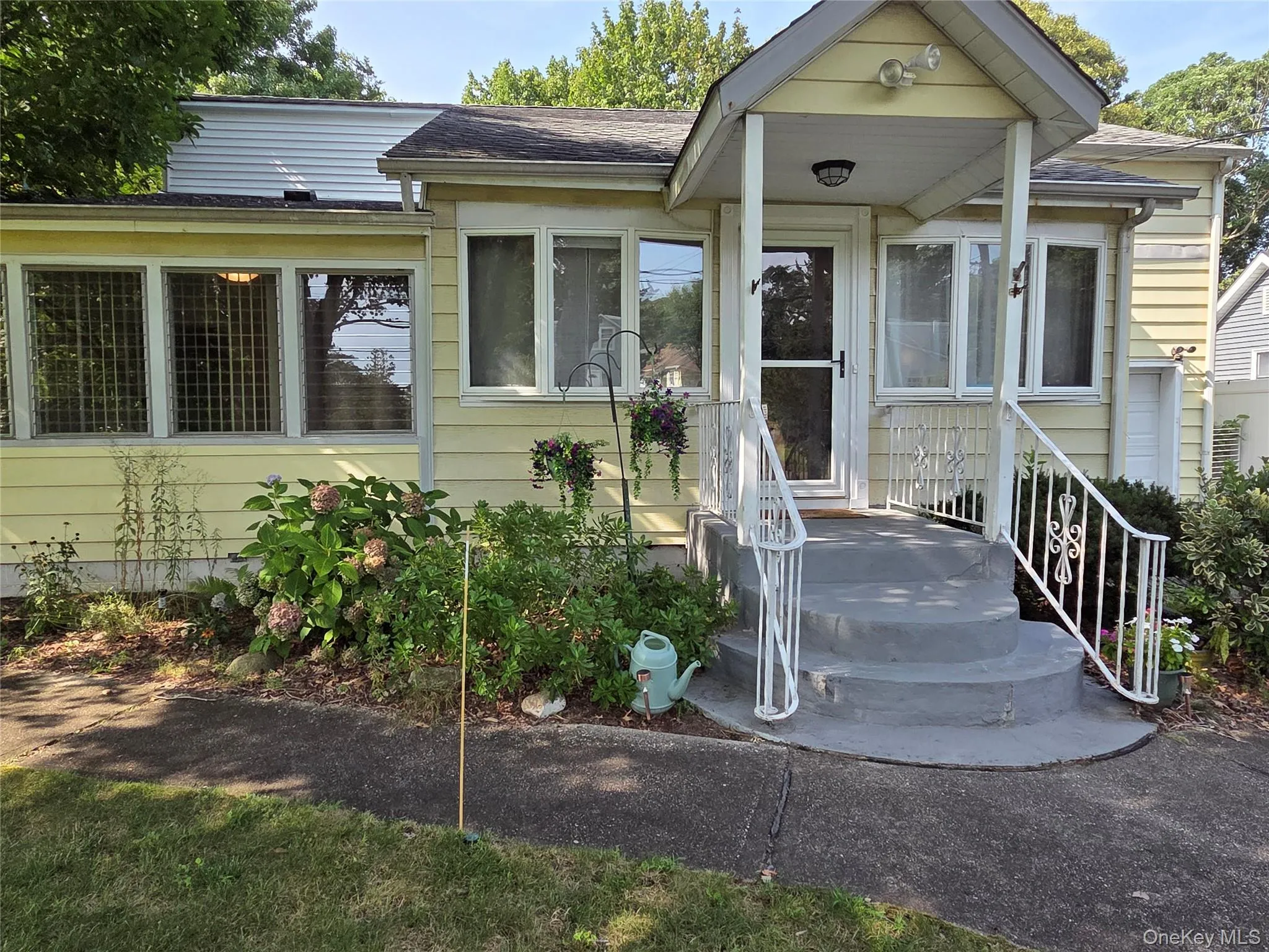 33 Elmwood Avenue, Brookhaven, NY, 3 Bedrooms Bedrooms, 7 Rooms Rooms,1 BathroomBathrooms,Residential,For Rent,Elmwood,0,1037464 33 Elmwood Avenue, Brookhaven, NY, 3 Bedrooms Bedrooms, 7 Rooms Rooms,1 BathroomBathrooms,Residential,For Rent,Elmwood,0,1037464