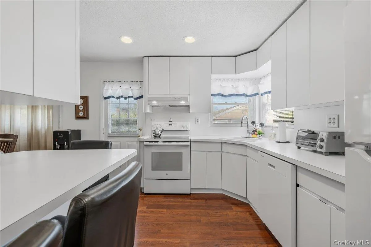 210 5th Street, Oyster Bay, NY, 3 Bedrooms Bedrooms, 7 Rooms Rooms,2 BathroomsBathrooms,Residential,For Rent,5th,0,1037468 210 5th Street, Oyster Bay, NY, 3 Bedrooms Bedrooms, 7 Rooms Rooms,2 BathroomsBathrooms,Residential,For Rent,5th,0,1037468