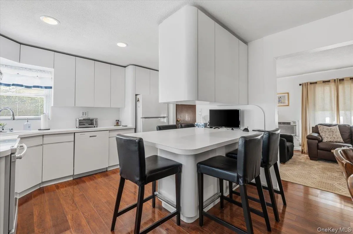 210 5th Street, Oyster Bay, NY, 3 Bedrooms Bedrooms, 7 Rooms Rooms,2 BathroomsBathrooms,Residential,For Rent,5th,0,1037468 210 5th Street, Oyster Bay, NY, 3 Bedrooms Bedrooms, 7 Rooms Rooms,2 BathroomsBathrooms,Residential,For Rent,5th,0,1037468
