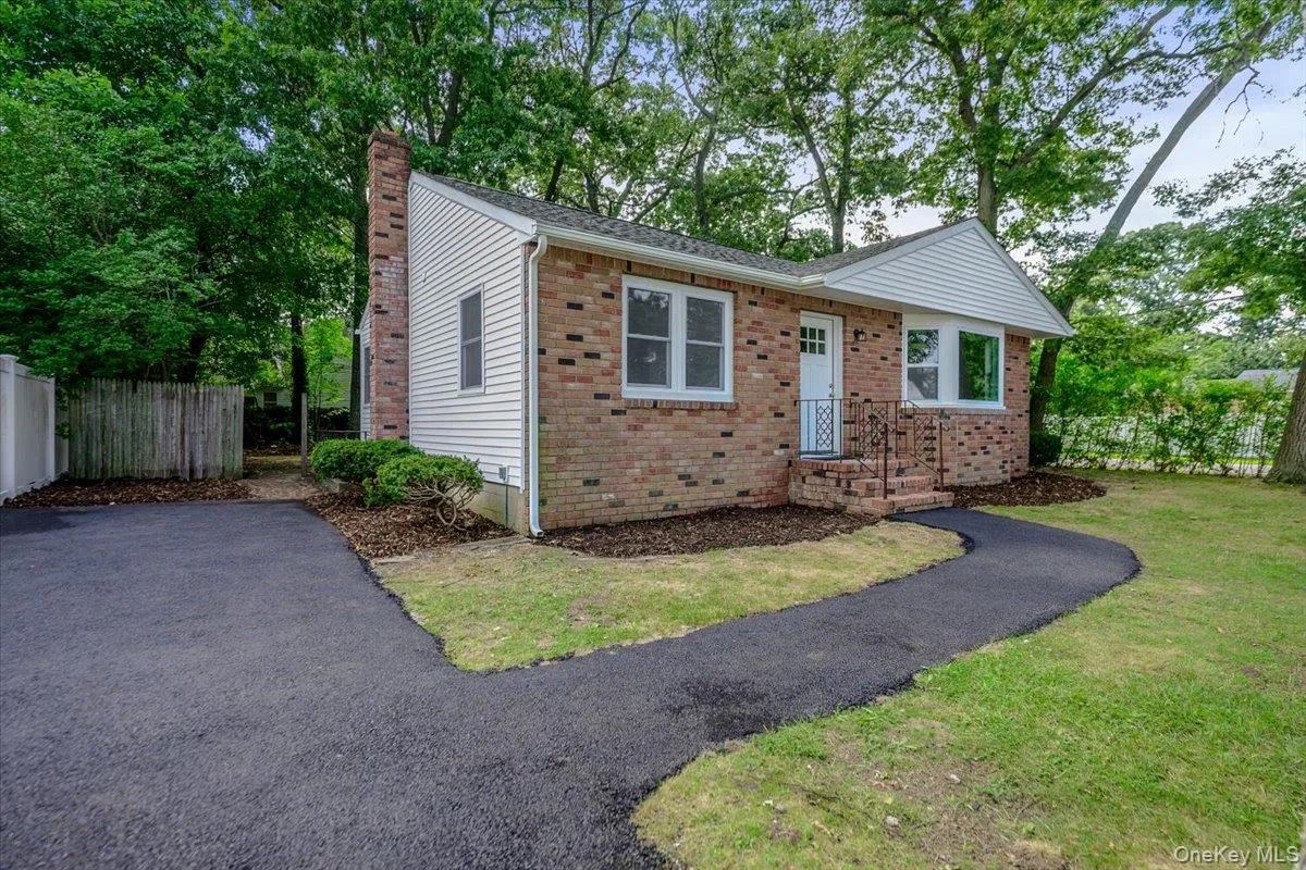 17 Lake Prom, Brookhaven, NY, 3 Bedrooms Bedrooms, 6 Rooms Rooms,1 BathroomBathrooms,Residential,For Rent,Lake,0,1037474 17 Lake Prom, Brookhaven, NY, 3 Bedrooms Bedrooms, 6 Rooms Rooms,1 BathroomBathrooms,Residential,For Rent,Lake,0,1037474