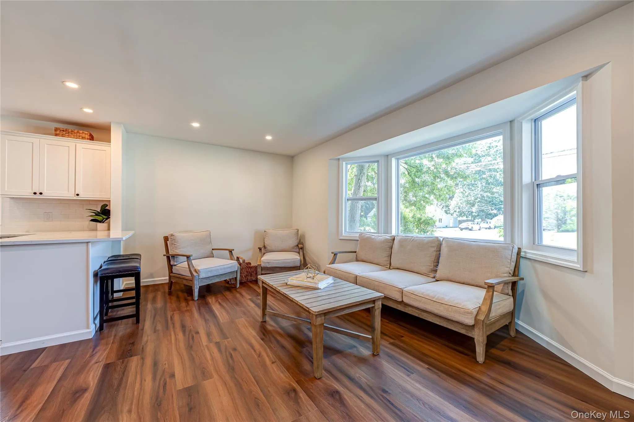 17 Lake Prom, Brookhaven, NY, 3 Bedrooms Bedrooms, 6 Rooms Rooms,1 BathroomBathrooms,Residential,For Rent,Lake,0,1037474 17 Lake Prom, Brookhaven, NY, 3 Bedrooms Bedrooms, 6 Rooms Rooms,1 BathroomBathrooms,Residential,For Rent,Lake,0,1037474
