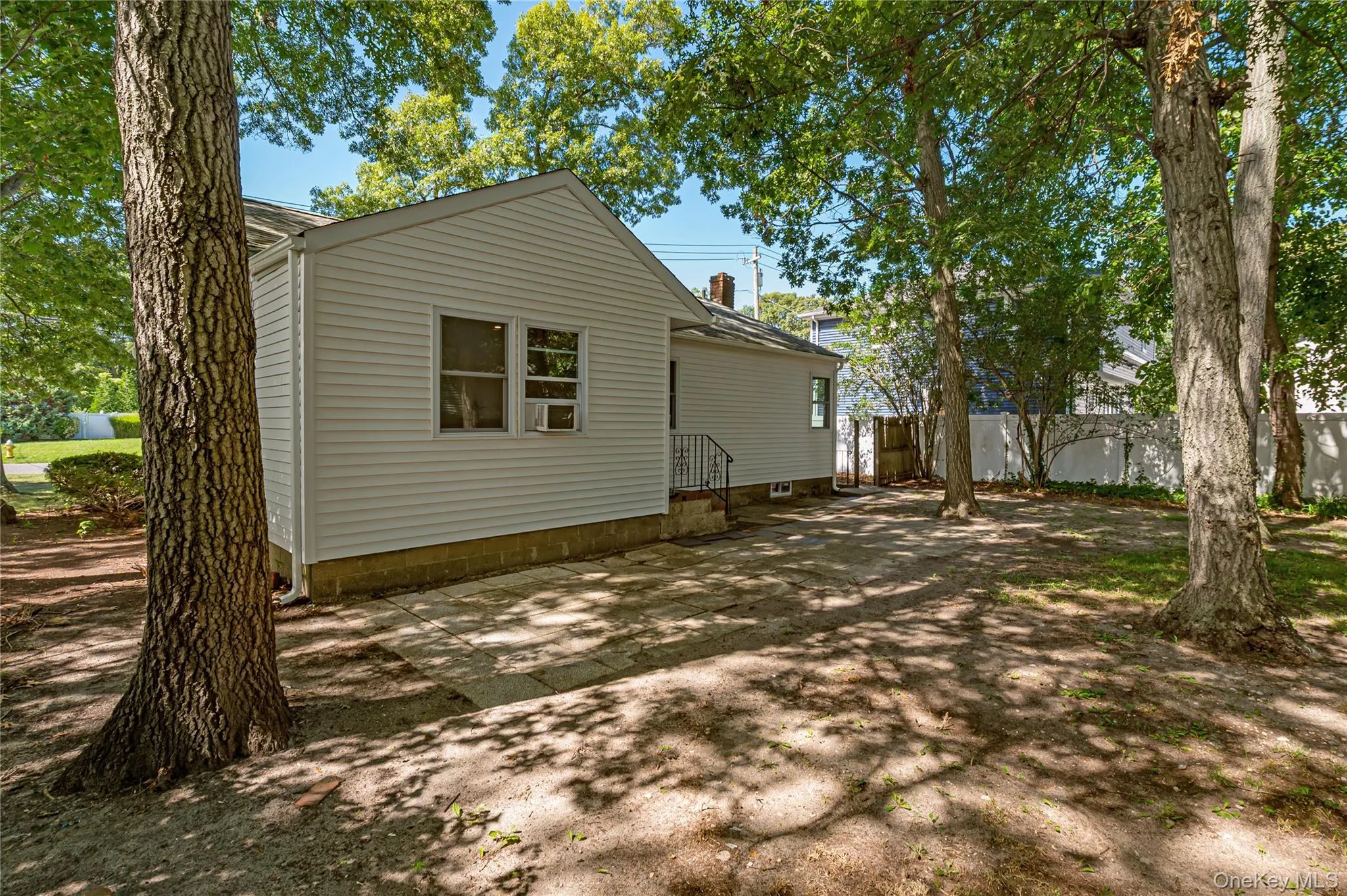 17 Lake Prom, Brookhaven, NY, 3 Bedrooms Bedrooms, 6 Rooms Rooms,1 BathroomBathrooms,Residential,For Rent,Lake,0,1037474 17 Lake Prom, Brookhaven, NY, 3 Bedrooms Bedrooms, 6 Rooms Rooms,1 BathroomBathrooms,Residential,For Rent,Lake,0,1037474