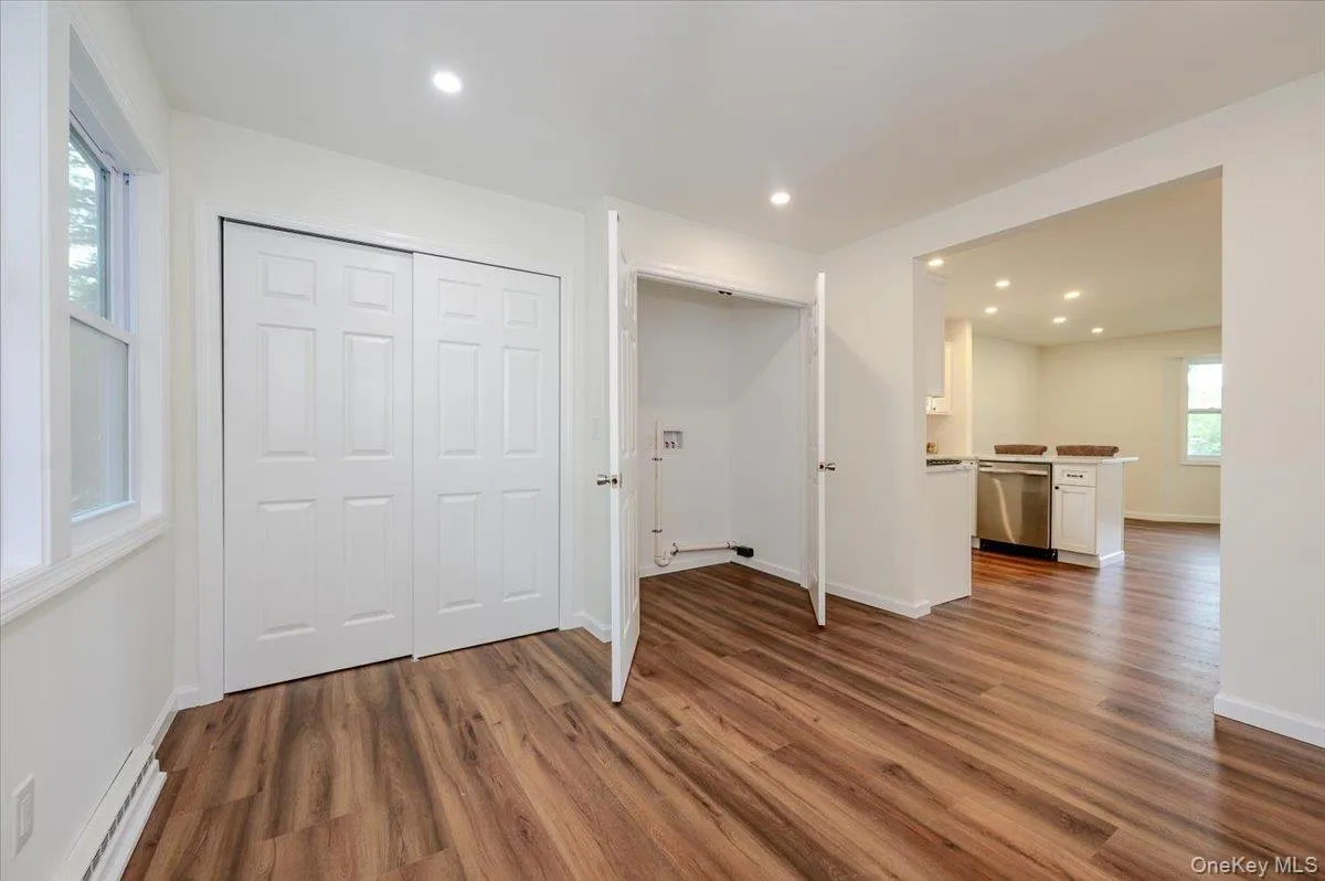 17 Lake Prom, Brookhaven, NY, 3 Bedrooms Bedrooms, 6 Rooms Rooms,1 BathroomBathrooms,Residential,For Rent,Lake,0,1037474 17 Lake Prom, Brookhaven, NY, 3 Bedrooms Bedrooms, 6 Rooms Rooms,1 BathroomBathrooms,Residential,For Rent,Lake,0,1037474