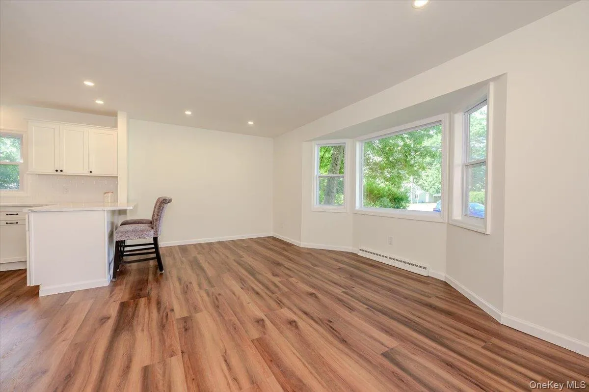 17 Lake Prom, Brookhaven, NY, 3 Bedrooms Bedrooms, 6 Rooms Rooms,1 BathroomBathrooms,Residential,For Rent,Lake,0,1037474 17 Lake Prom, Brookhaven, NY, 3 Bedrooms Bedrooms, 6 Rooms Rooms,1 BathroomBathrooms,Residential,For Rent,Lake,0,1037474