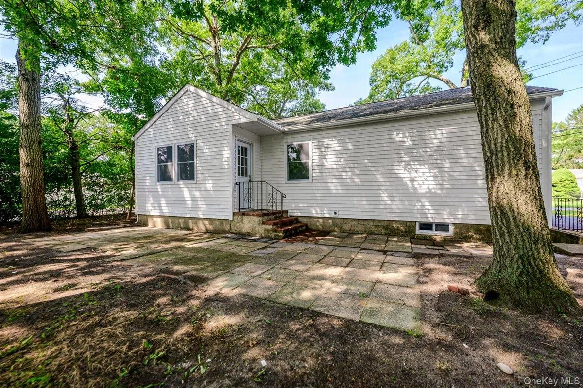 17 Lake Prom, Brookhaven, NY, 3 Bedrooms Bedrooms, 6 Rooms Rooms,1 BathroomBathrooms,Residential,For Rent,Lake,0,1037474 17 Lake Prom, Brookhaven, NY, 3 Bedrooms Bedrooms, 6 Rooms Rooms,1 BathroomBathrooms,Residential,For Rent,Lake,0,1037474