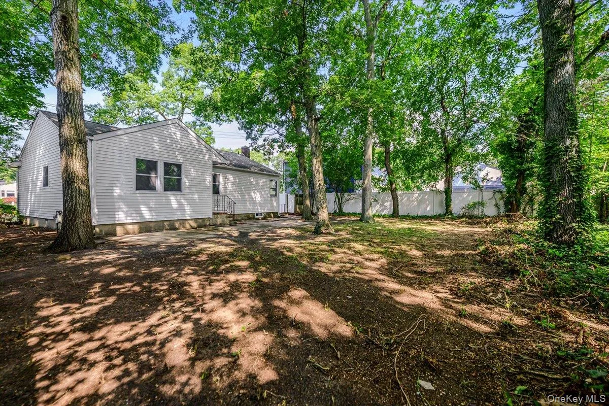 17 Lake Prom, Brookhaven, NY, 3 Bedrooms Bedrooms, 6 Rooms Rooms,1 BathroomBathrooms,Residential,For Rent,Lake,0,1037474 17 Lake Prom, Brookhaven, NY, 3 Bedrooms Bedrooms, 6 Rooms Rooms,1 BathroomBathrooms,Residential,For Rent,Lake,0,1037474