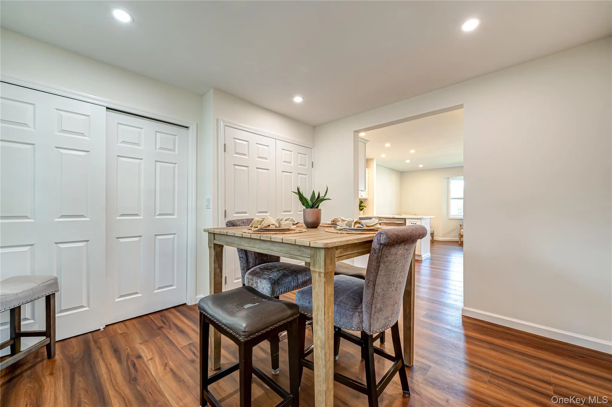 17 Lake Prom, Brookhaven, NY, 3 Bedrooms Bedrooms, 6 Rooms Rooms,1 BathroomBathrooms,Residential,For Rent,Lake,0,1037474 17 Lake Prom, Brookhaven, NY, 3 Bedrooms Bedrooms, 6 Rooms Rooms,1 BathroomBathrooms,Residential,For Rent,Lake,0,1037474