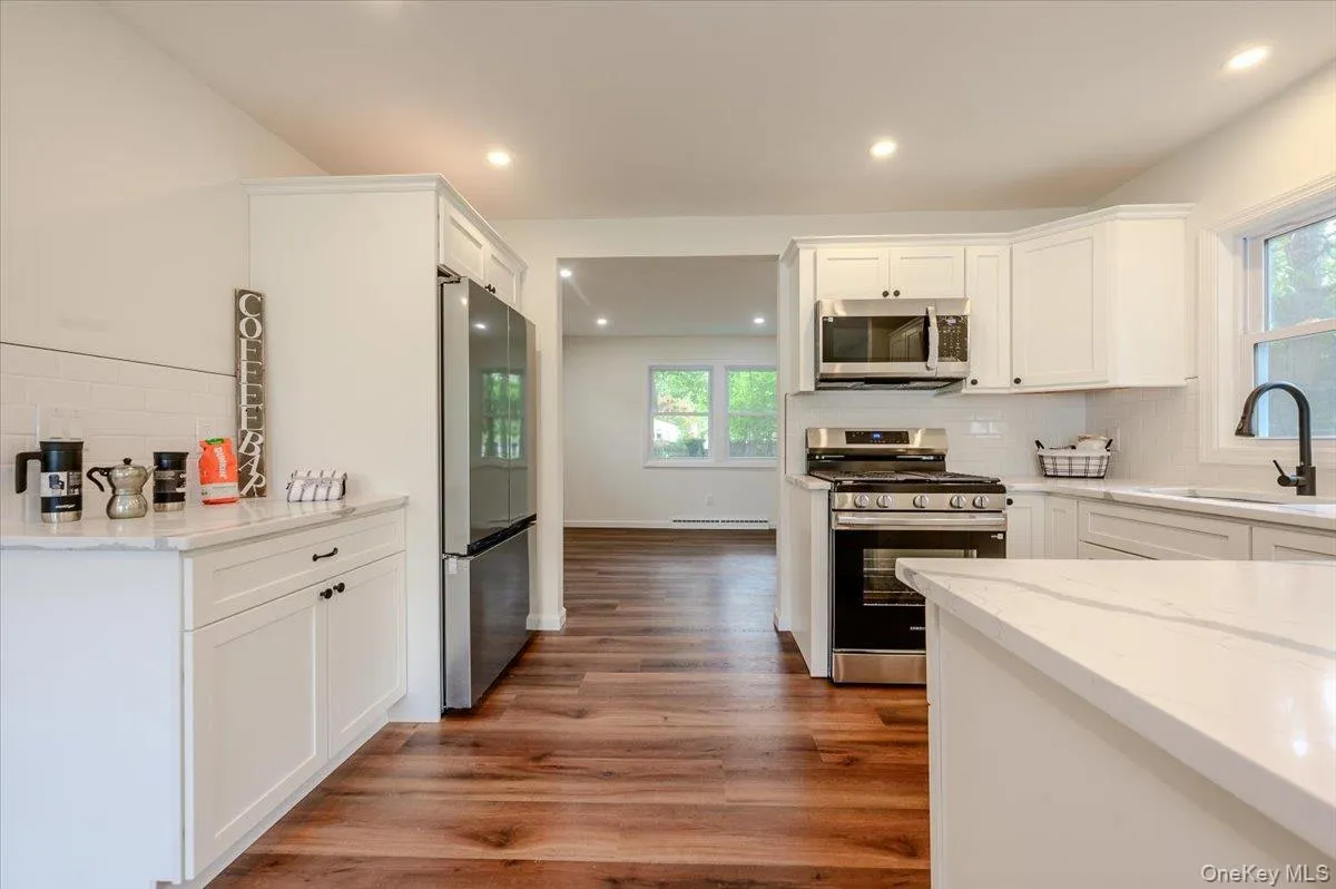 17 Lake Prom, Brookhaven, NY, 3 Bedrooms Bedrooms, 6 Rooms Rooms,1 BathroomBathrooms,Residential,For Rent,Lake,0,1037474 17 Lake Prom, Brookhaven, NY, 3 Bedrooms Bedrooms, 6 Rooms Rooms,1 BathroomBathrooms,Residential,For Rent,Lake,0,1037474