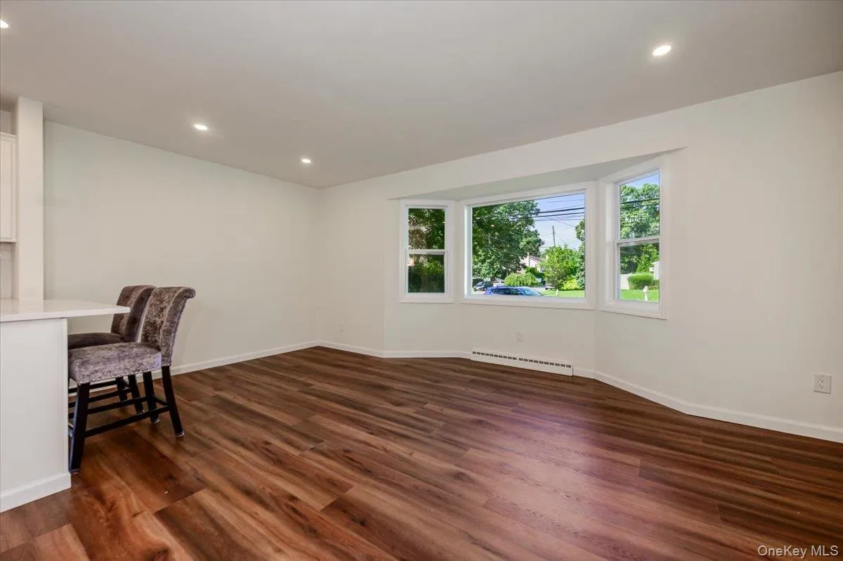 17 Lake Prom, Brookhaven, NY, 3 Bedrooms Bedrooms, 6 Rooms Rooms,1 BathroomBathrooms,Residential,For Rent,Lake,0,1037474 17 Lake Prom, Brookhaven, NY, 3 Bedrooms Bedrooms, 6 Rooms Rooms,1 BathroomBathrooms,Residential,For Rent,Lake,0,1037474