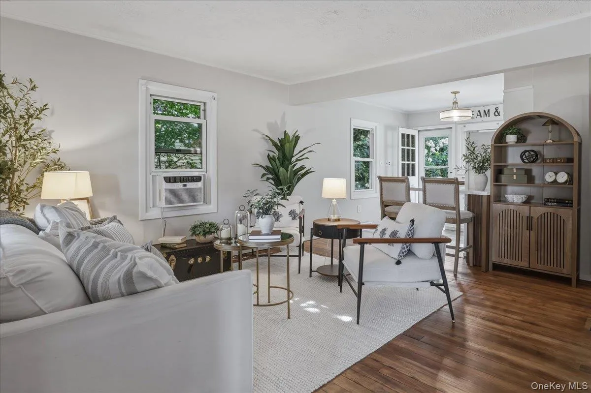 5 Coles Place, Huntington, NY, 2 Bedrooms Bedrooms, 5 Rooms Rooms,1 BathroomBathrooms,Residential,For Rent,Coles,0,1037480 5 Coles Place, Huntington, NY, 2 Bedrooms Bedrooms, 5 Rooms Rooms,1 BathroomBathrooms,Residential,For Rent,Coles,0,1037480
