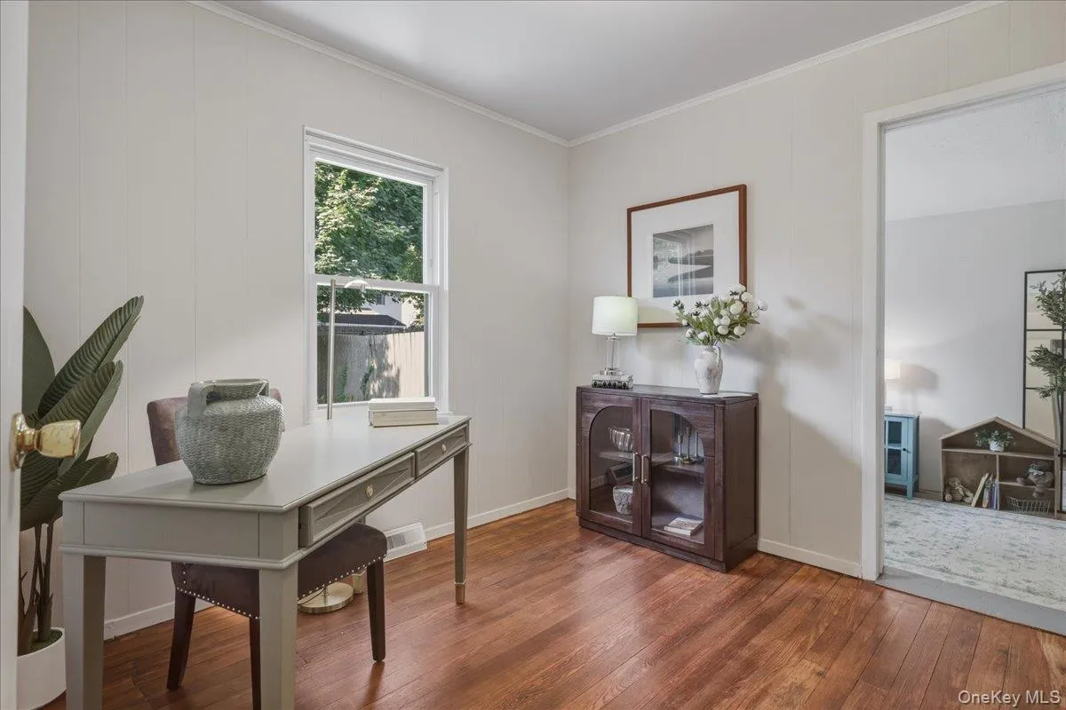 5 Coles Place, Huntington, NY, 2 Bedrooms Bedrooms, 5 Rooms Rooms,1 BathroomBathrooms,Residential,For Rent,Coles,0,1037480 5 Coles Place, Huntington, NY, 2 Bedrooms Bedrooms, 5 Rooms Rooms,1 BathroomBathrooms,Residential,For Rent,Coles,0,1037480