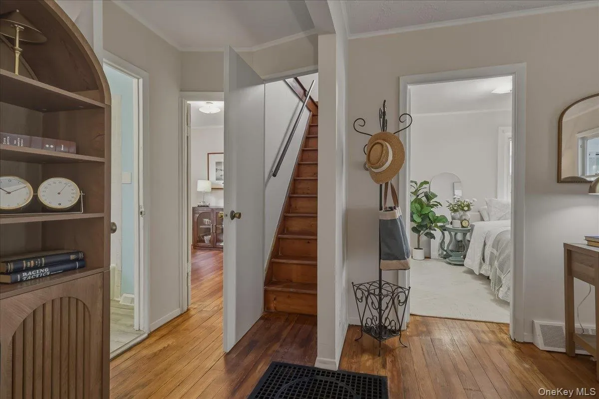 5 Coles Place, Huntington, NY, 2 Bedrooms Bedrooms, 5 Rooms Rooms,1 BathroomBathrooms,Residential,For Rent,Coles,0,1037480 5 Coles Place, Huntington, NY, 2 Bedrooms Bedrooms, 5 Rooms Rooms,1 BathroomBathrooms,Residential,For Rent,Coles,0,1037480