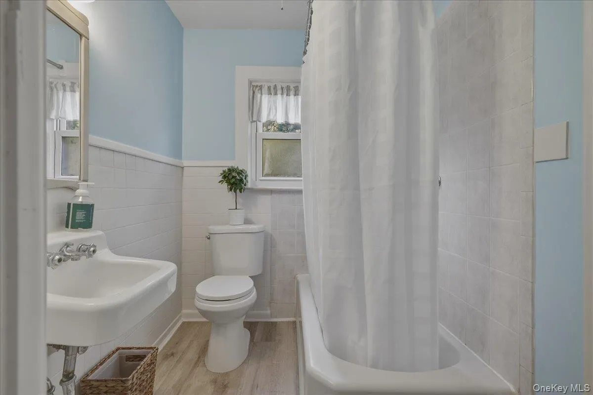 5 Coles Place, Huntington, NY, 2 Bedrooms Bedrooms, 5 Rooms Rooms,1 BathroomBathrooms,Residential,For Rent,Coles,0,1037480 5 Coles Place, Huntington, NY, 2 Bedrooms Bedrooms, 5 Rooms Rooms,1 BathroomBathrooms,Residential,For Rent,Coles,0,1037480
