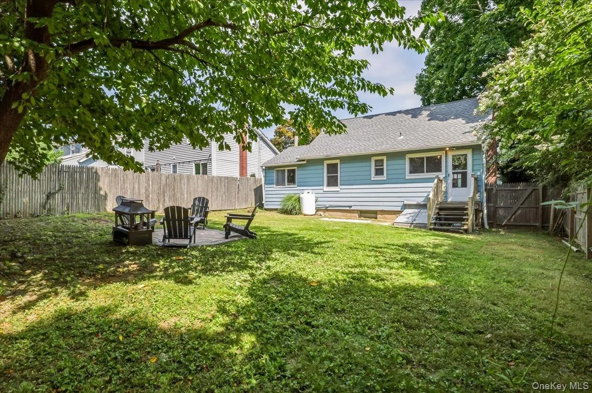 5 Coles Place, Huntington, NY, 2 Bedrooms Bedrooms, 5 Rooms Rooms,1 BathroomBathrooms,Residential,For Rent,Coles,0,1037480 5 Coles Place, Huntington, NY, 2 Bedrooms Bedrooms, 5 Rooms Rooms,1 BathroomBathrooms,Residential,For Rent,Coles,0,1037480
